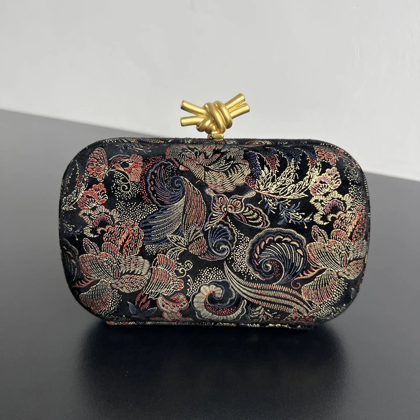 Bottega Veneta Velvet Low-Cut Evening Bag Women s Clutch Bottega Veneta Velvet Low-Cut Evening Bag Women s Clutch