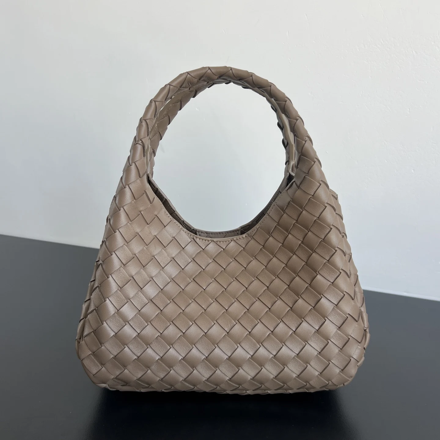 Bottega Veneta 854248 lambskin handbag women s tote bag Bottega Veneta 854248 lambskin handbag women s tote bag