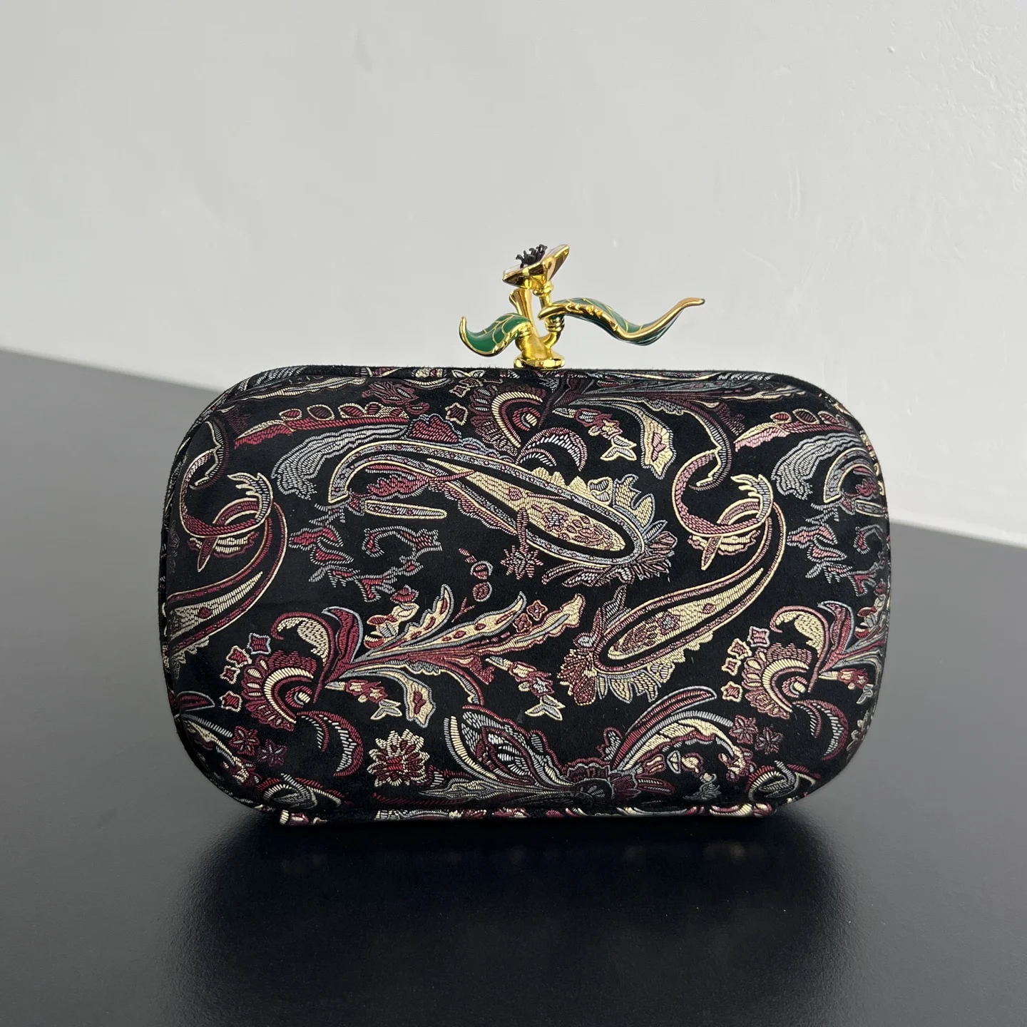 Bottega Veneta Velvet Low-Cut Evening Bag Women s Clutch Bottega Veneta Velvet Low-Cut Evening Bag Women s Clutch
