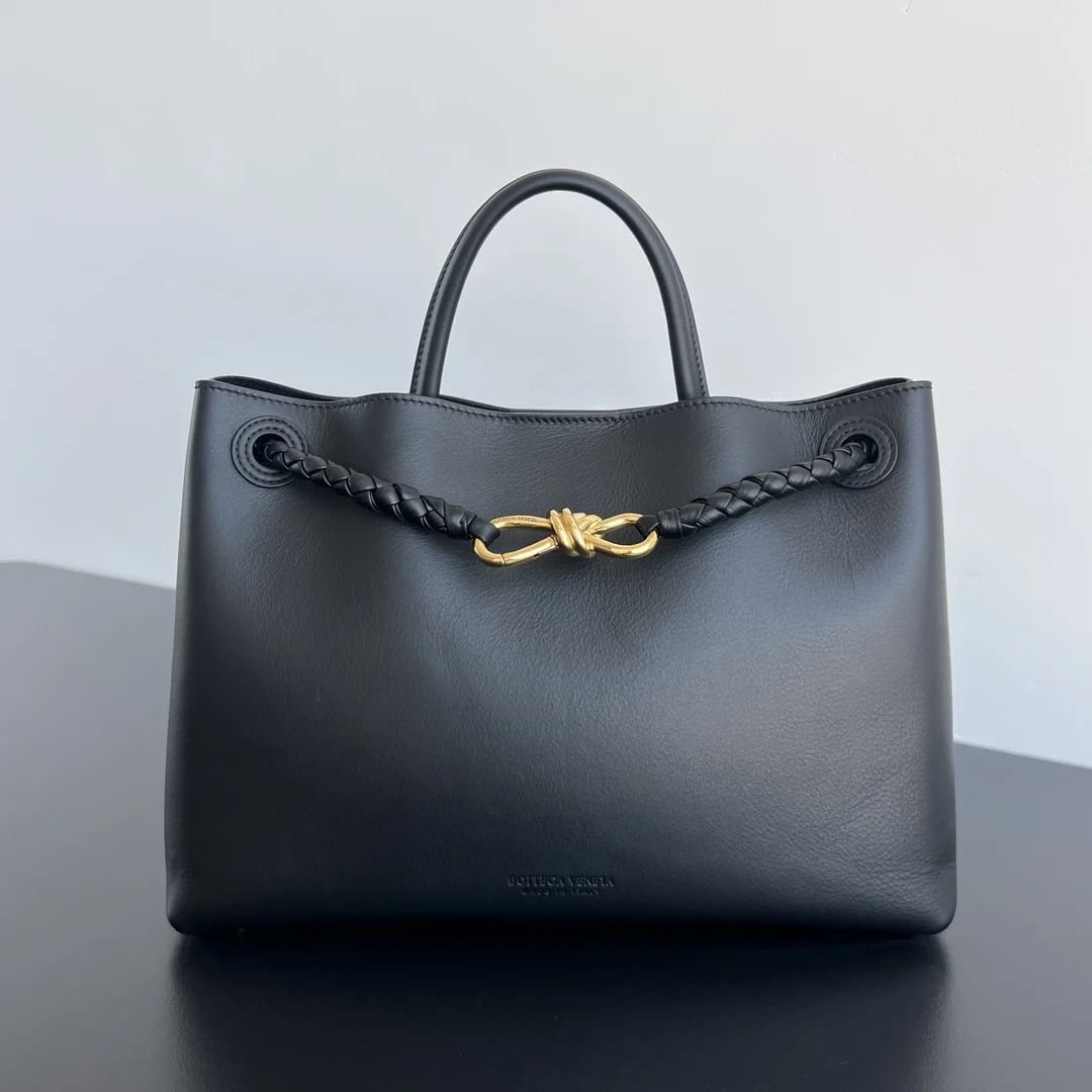 Bottega Veneta 810214 Dutch calfskin shoulder bag women s shoulder bag