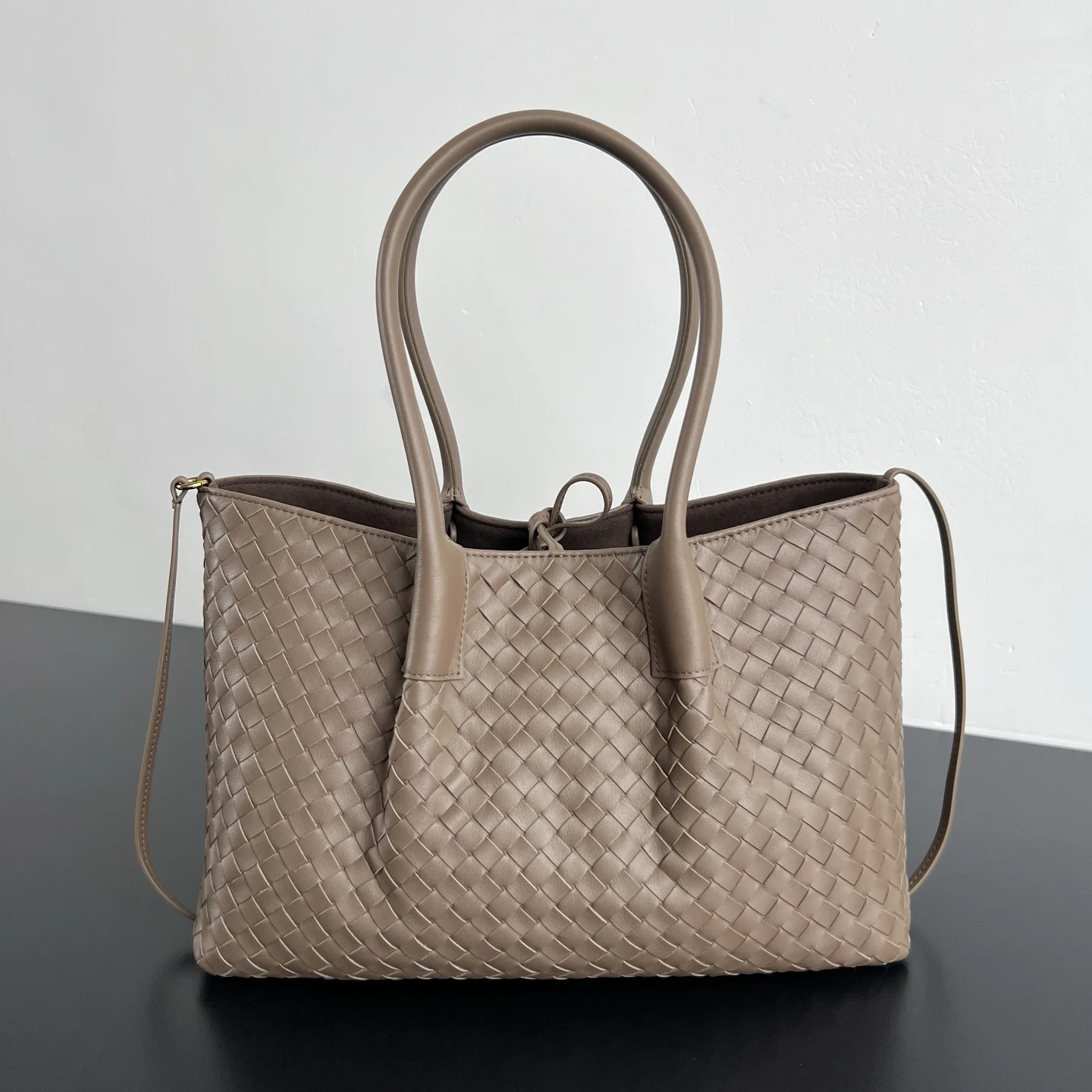 Bottega Veneta 854371 Medium Tote Bag Women s Shoulder Bag
