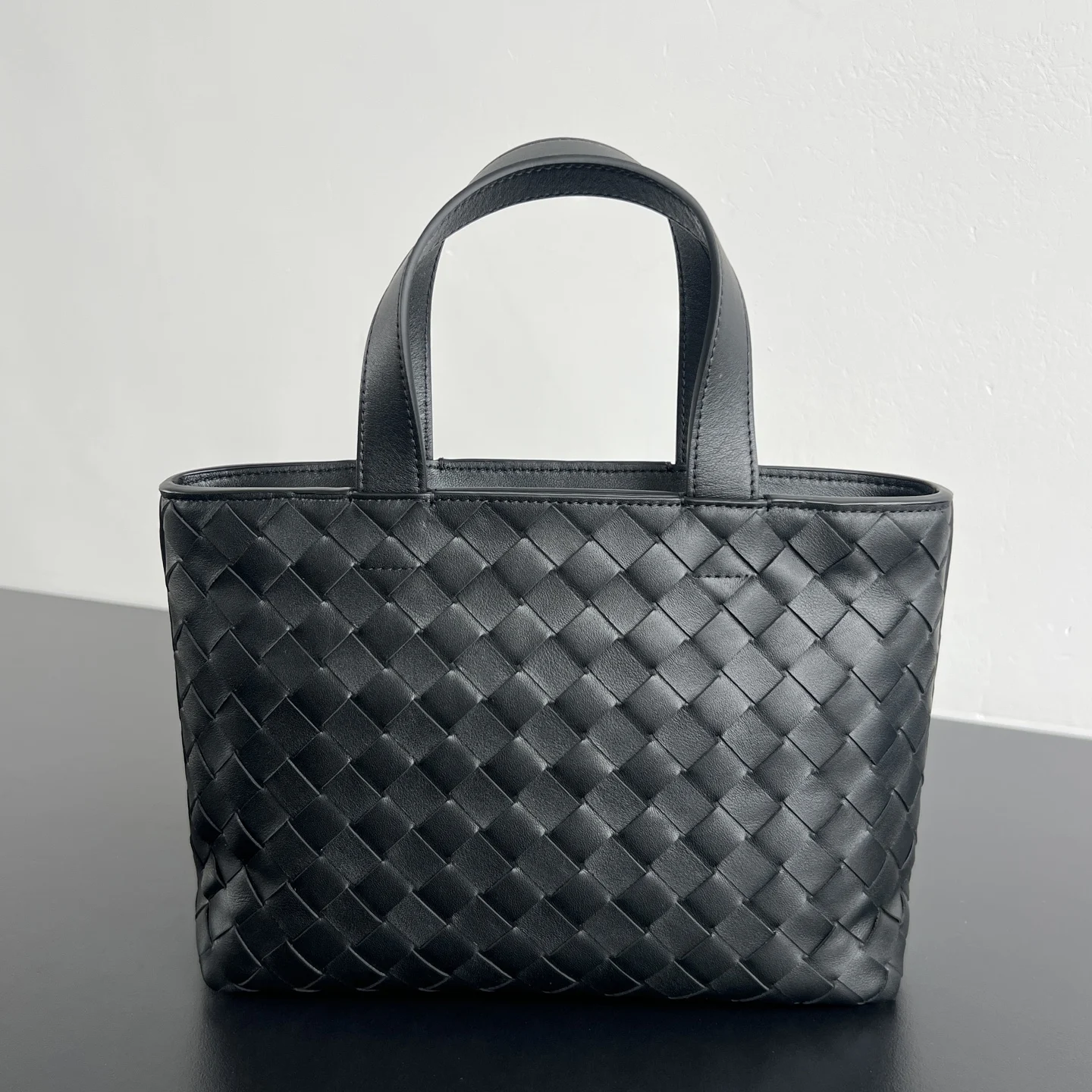 Bottega Veneta 855504 Mini Tote Bag Men s Crossbody Bag