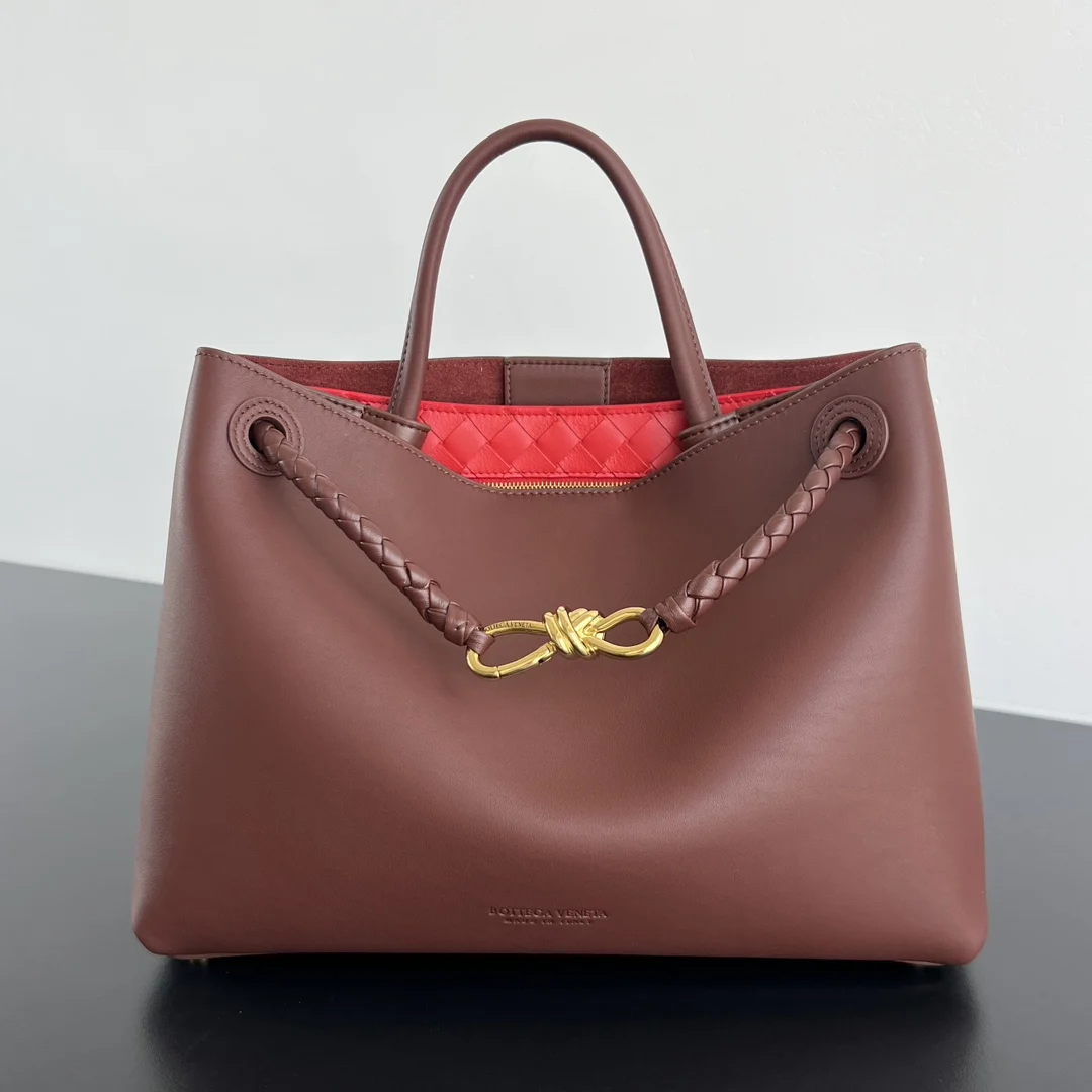 Bottega Veneta 810214 Dutch calfskin shoulder bag women s shoulder bag Bottega Veneta 810214 Dutch calfskin shoulder bag women s shoulder bag