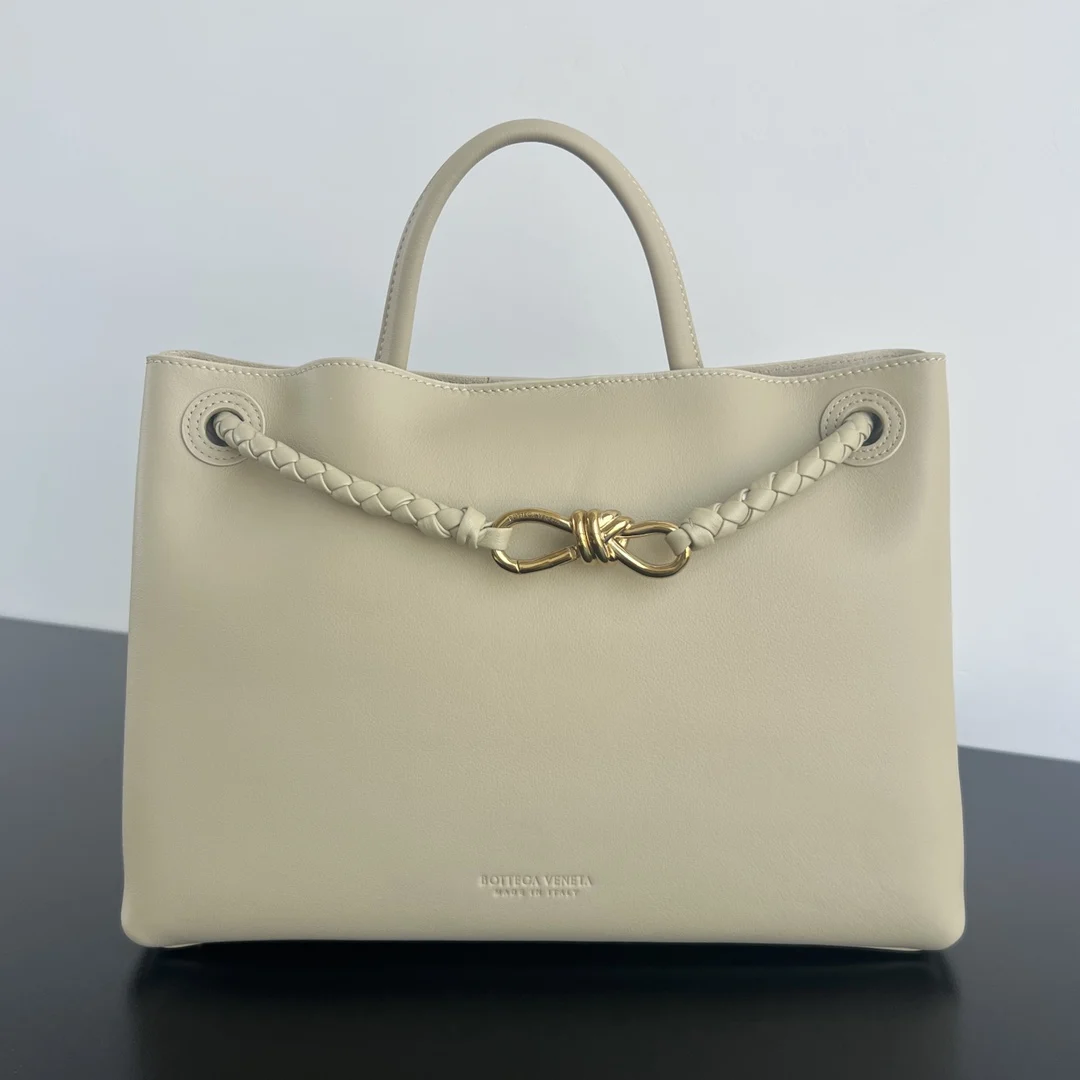 Bottega Veneta 810214 Dutch calfskin shoulder bag women s shoulder bag Bottega Veneta 810214 Dutch calfskin shoulder bag women s shoulder bag