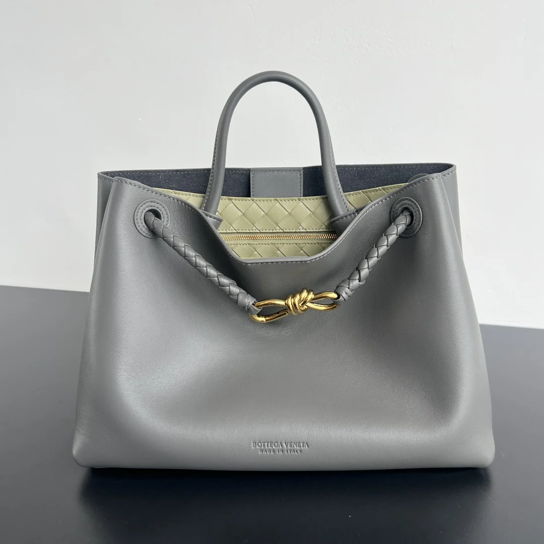 Bottega Veneta 810214 Dutch calfskin shoulder bag women s shoulder bag Bottega Veneta 810214 Dutch calfskin shoulder bag women s shoulder bag
