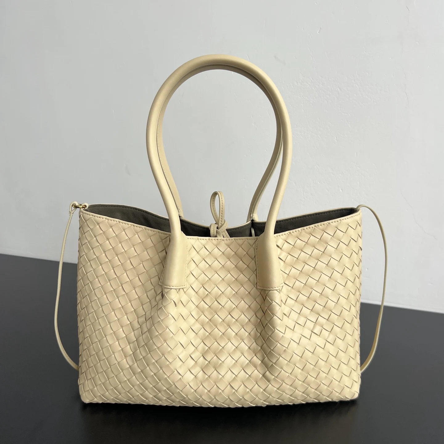 Bottega Veneta 854371 Medium Suede Leather Tote Bag Women s Shoulder Bag Bottega Veneta 854371 Medium Suede Leather Tote Bag Women s Shoulder Bag