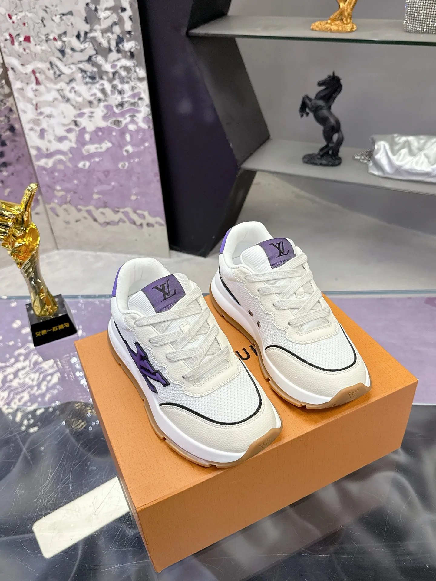 Louis Vuitton Canvas shoe series sports shoes couple sports shoes Louis Vuitton Canvas shoe series sports shoes couple sports shoes