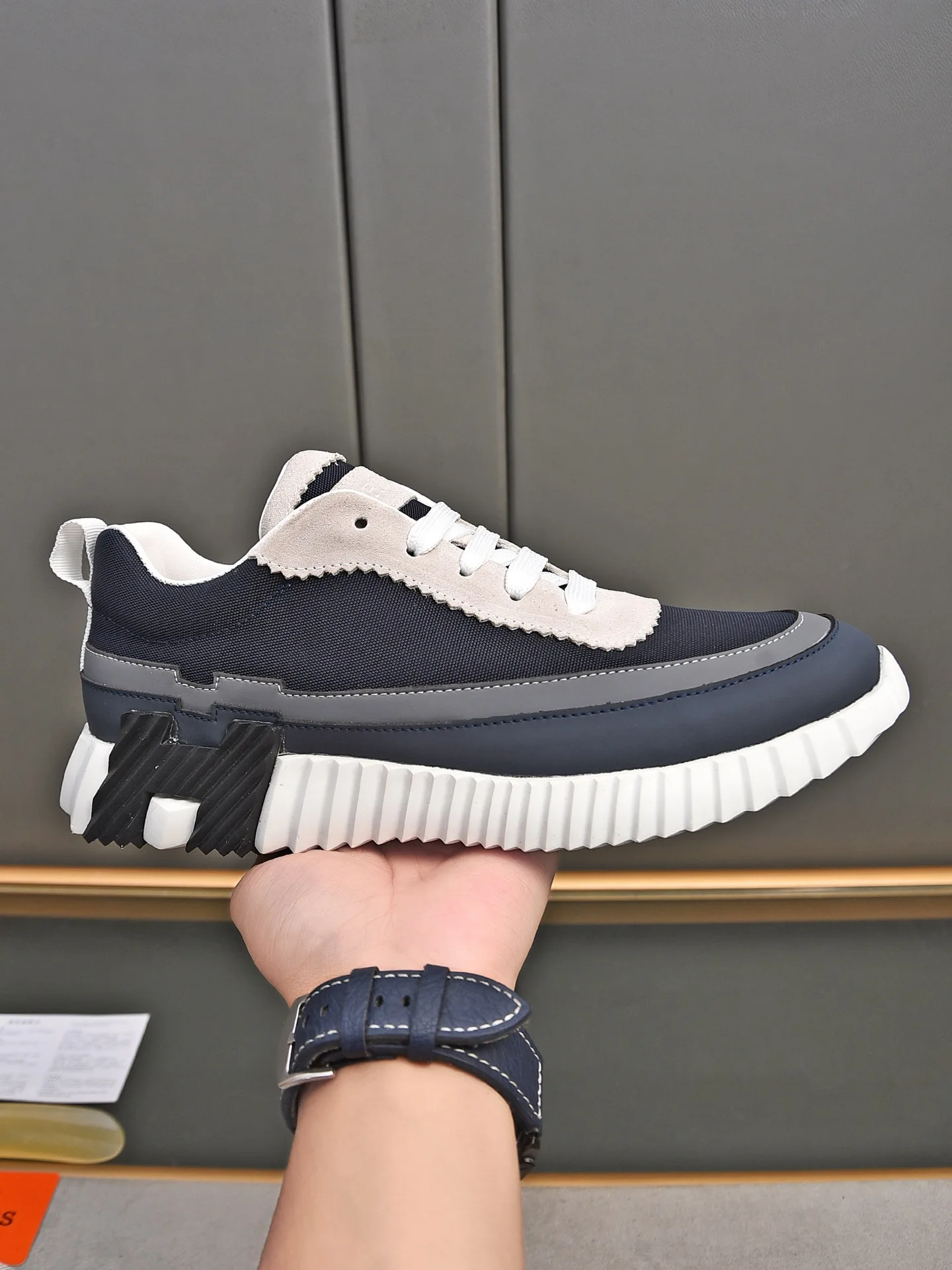 Hermes Cowhide Spliced High-End Mesh Sports Shoes Men s Sports Shoes Hermes Cowhide Spliced High-End Mesh Sports Shoes Men s Sports Shoes
