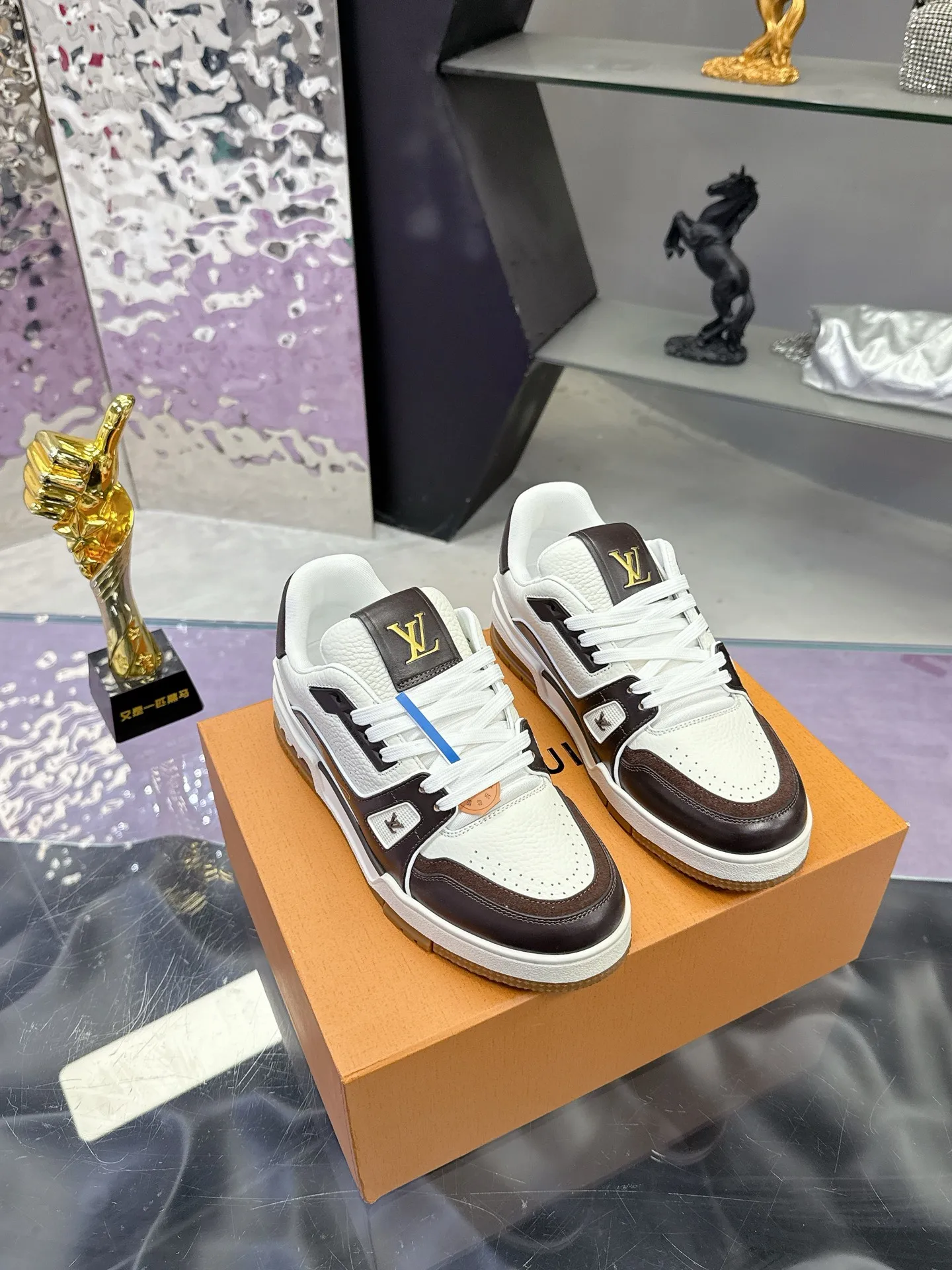 Louis Vuitton Sneaker series sports shoes for couples Louis Vuitton Sneaker series sports shoes for couples