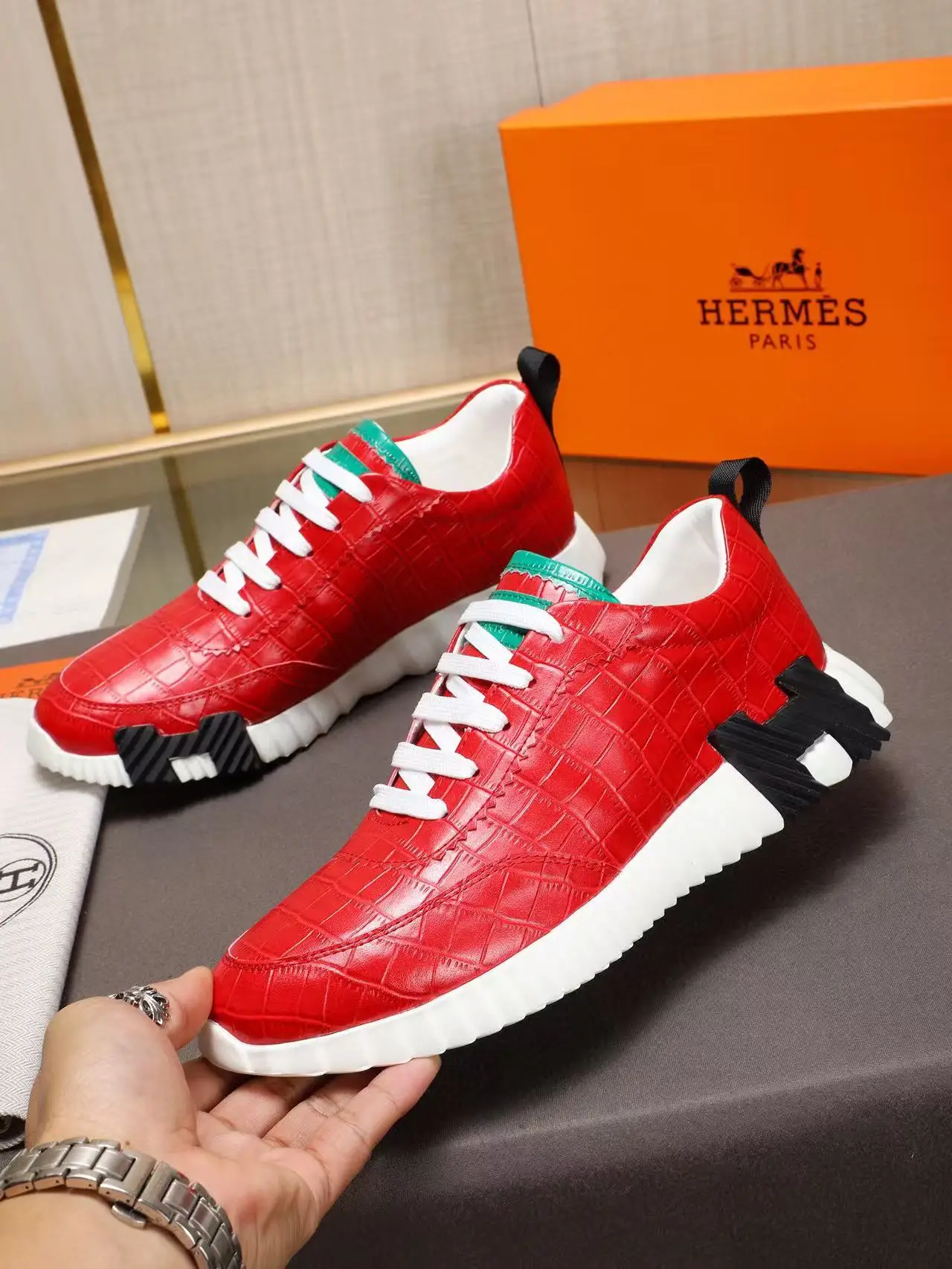 Hermes Color-blocking patterned sports shoes men s sports shoes Hermes Color-blocking patterned sports shoes men s sports shoes