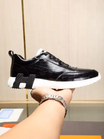 Color-blocking patterned sports shoes Men s sports shoes Replica Hermes Mens Sneakers