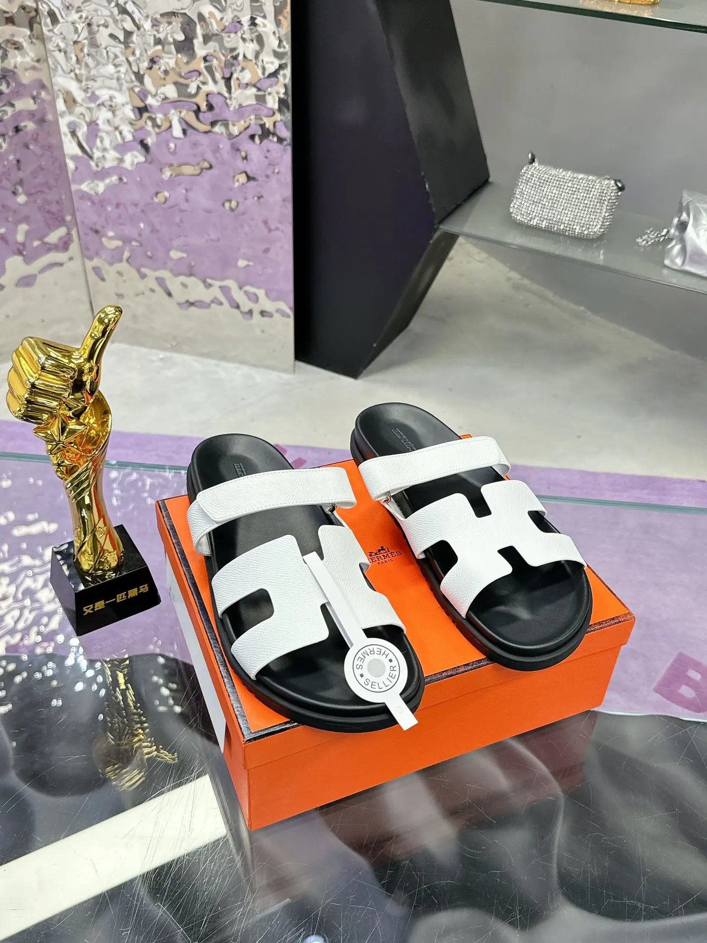 Hermes Latest model Er Jiu magic solid wood slippers, couple s slippers.