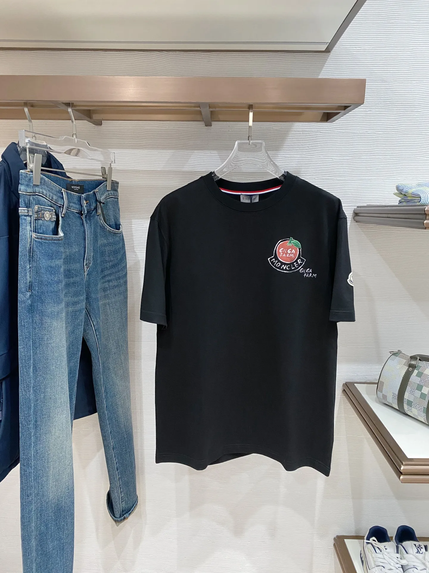 Moncler Latest men s short-sleeve round-neck T-shirt Moncler Latest men s short-sleeve round-neck T-shirt