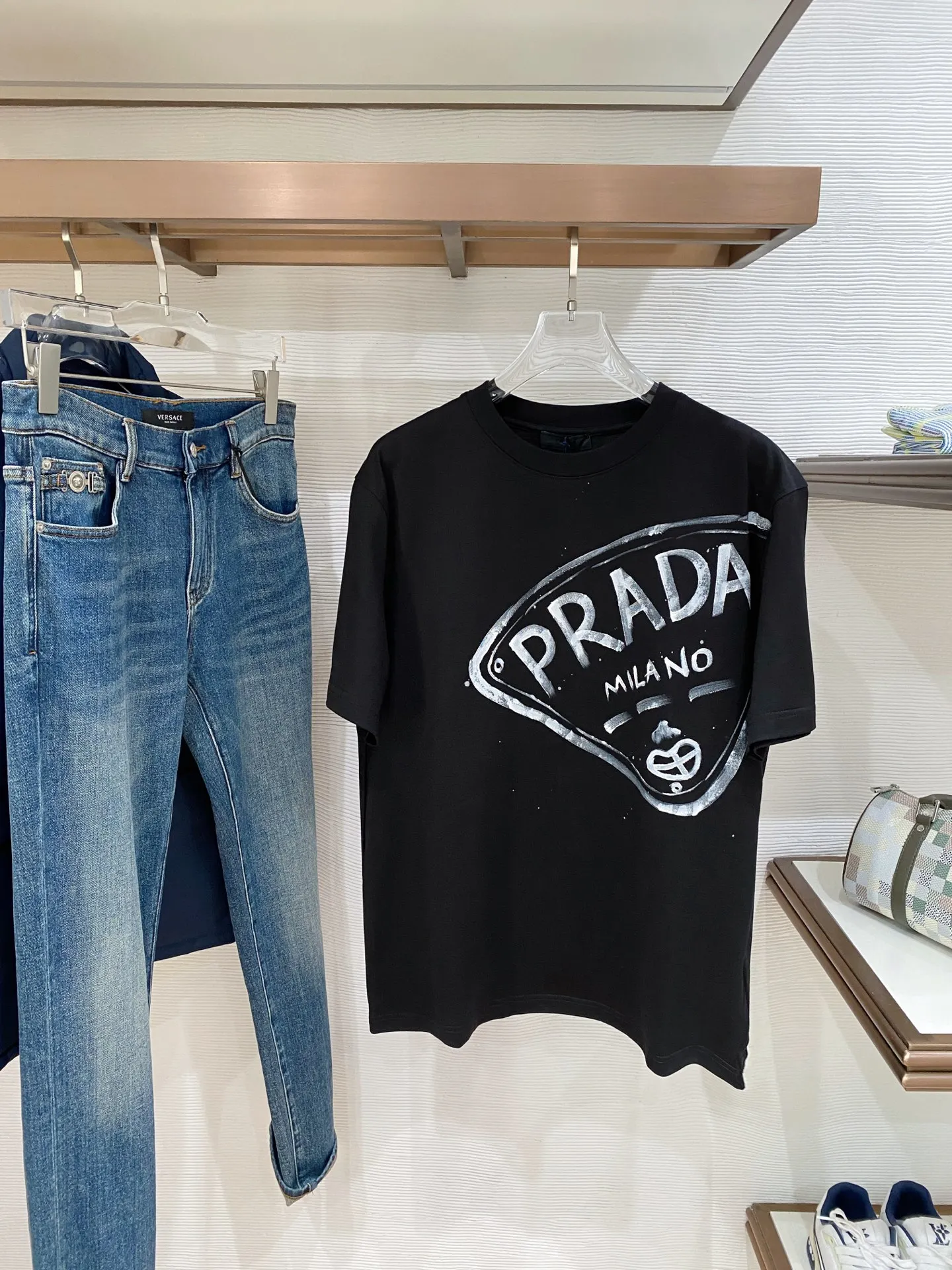 Prada Latest men s short-sleeve round-neck T-shirt Prada Latest men s short-sleeve round-neck T-shirt