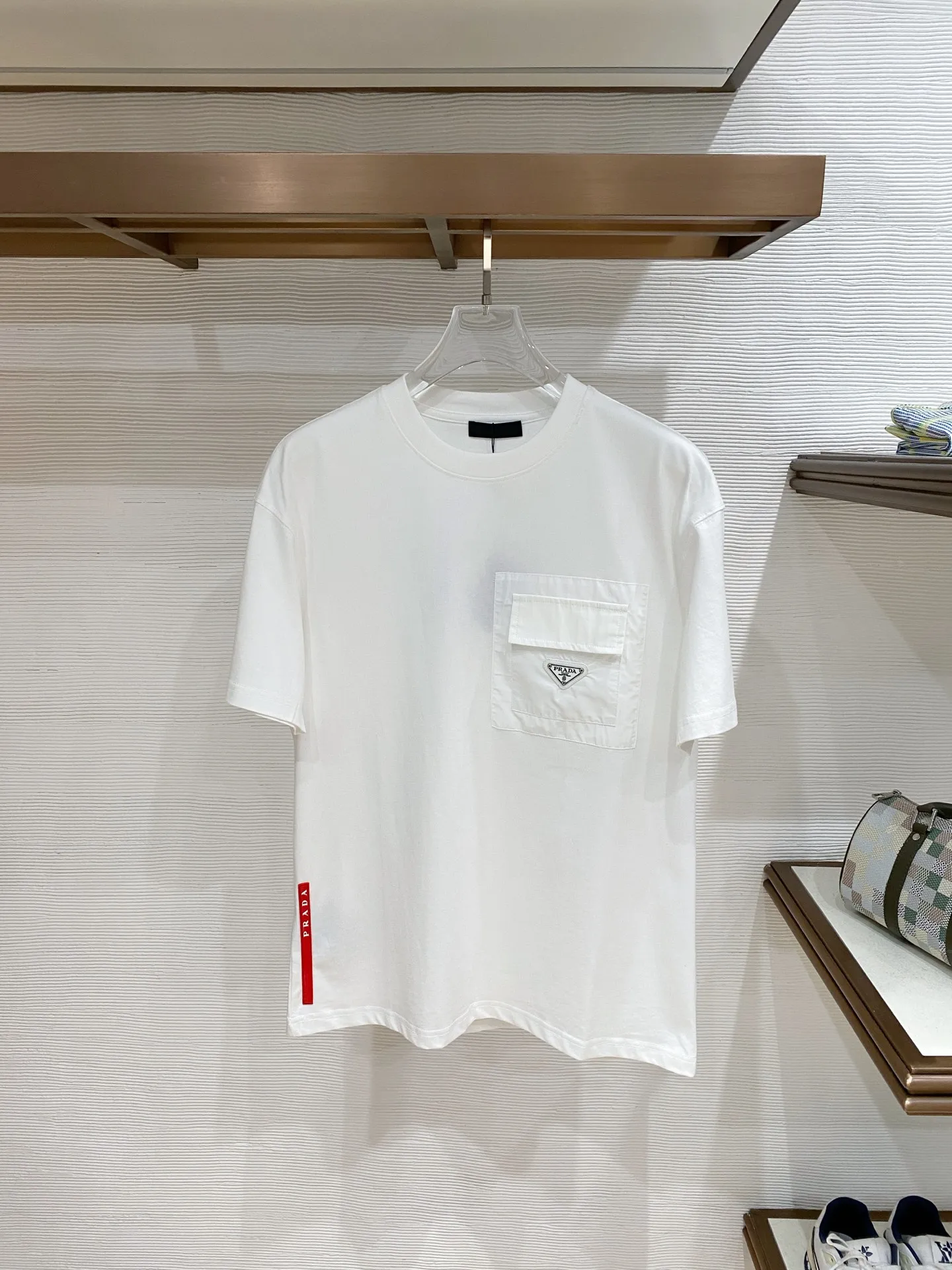 Prada Latest men s short-sleeve round-neck T-shirt Prada Latest men s short-sleeve round-neck T-shirt