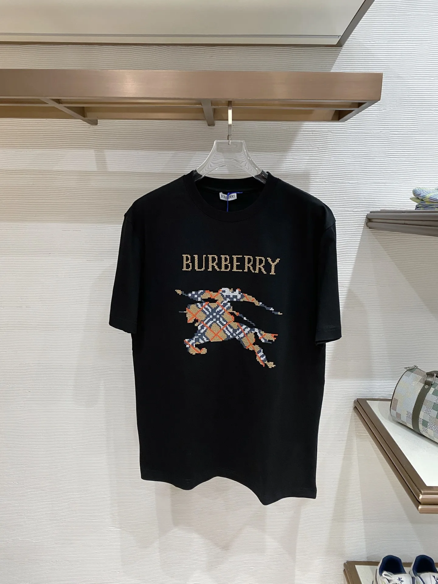 Burberry Latest men s short-sleeve round-neck T-shirt Burberry Latest men s short-sleeve round-neck T-shirt