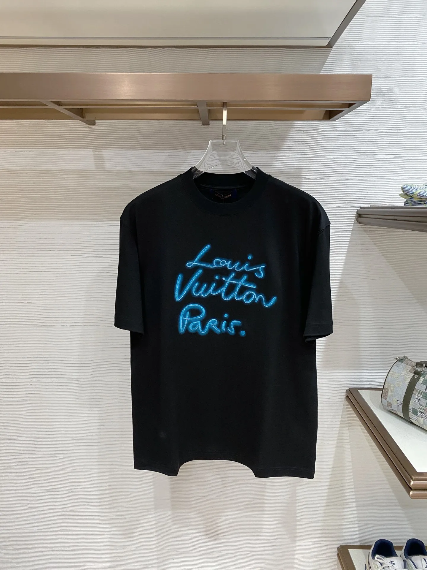 Louis Vuitton Latest men s short-sleeve round neck T-shirt Louis Vuitton Latest men s short-sleeve round neck T-shirt