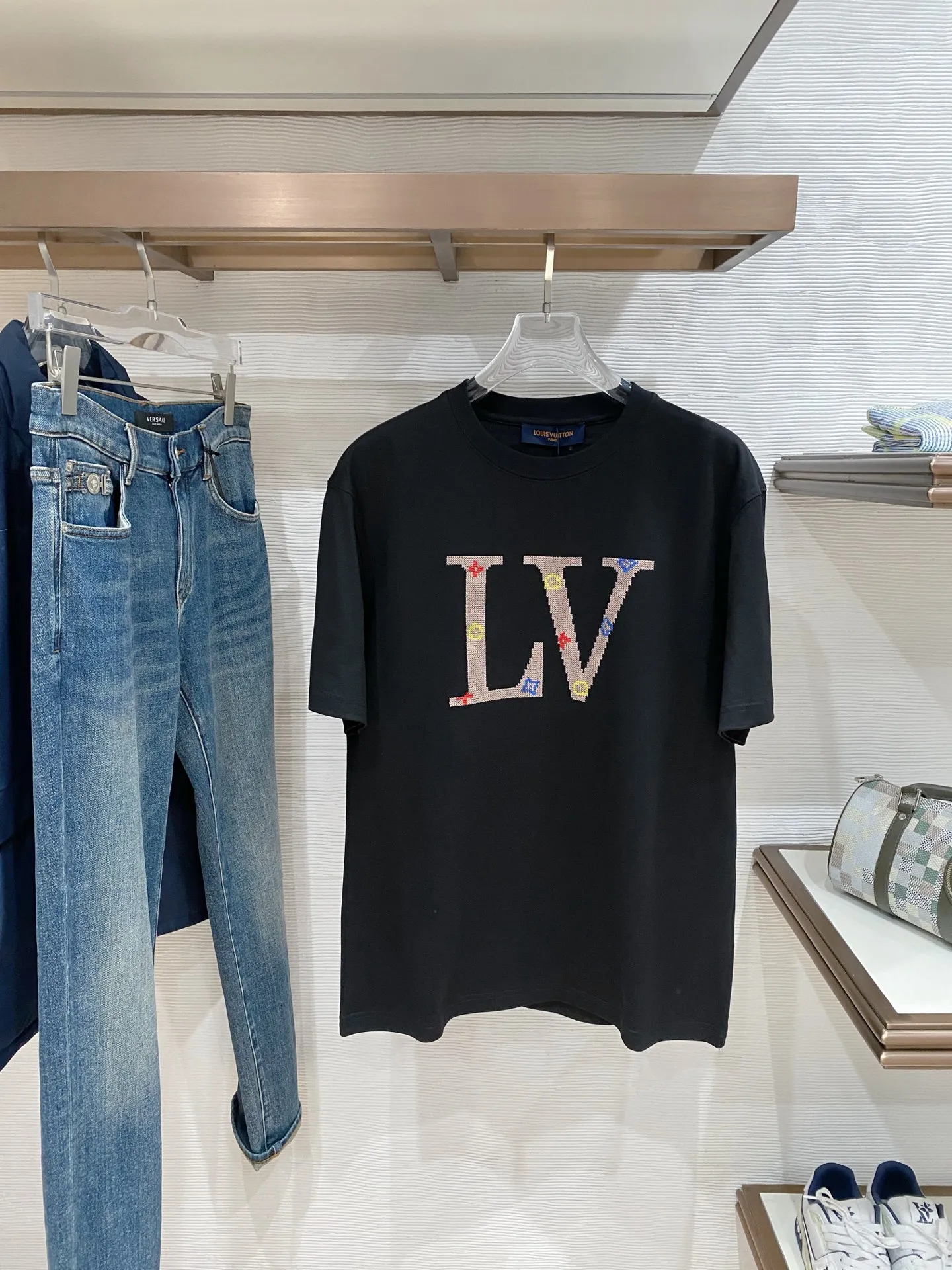 Louis Vuitton Latest men s short-sleeve round-neck T-shirt Louis Vuitton Latest men s short-sleeve round-neck T-shirt