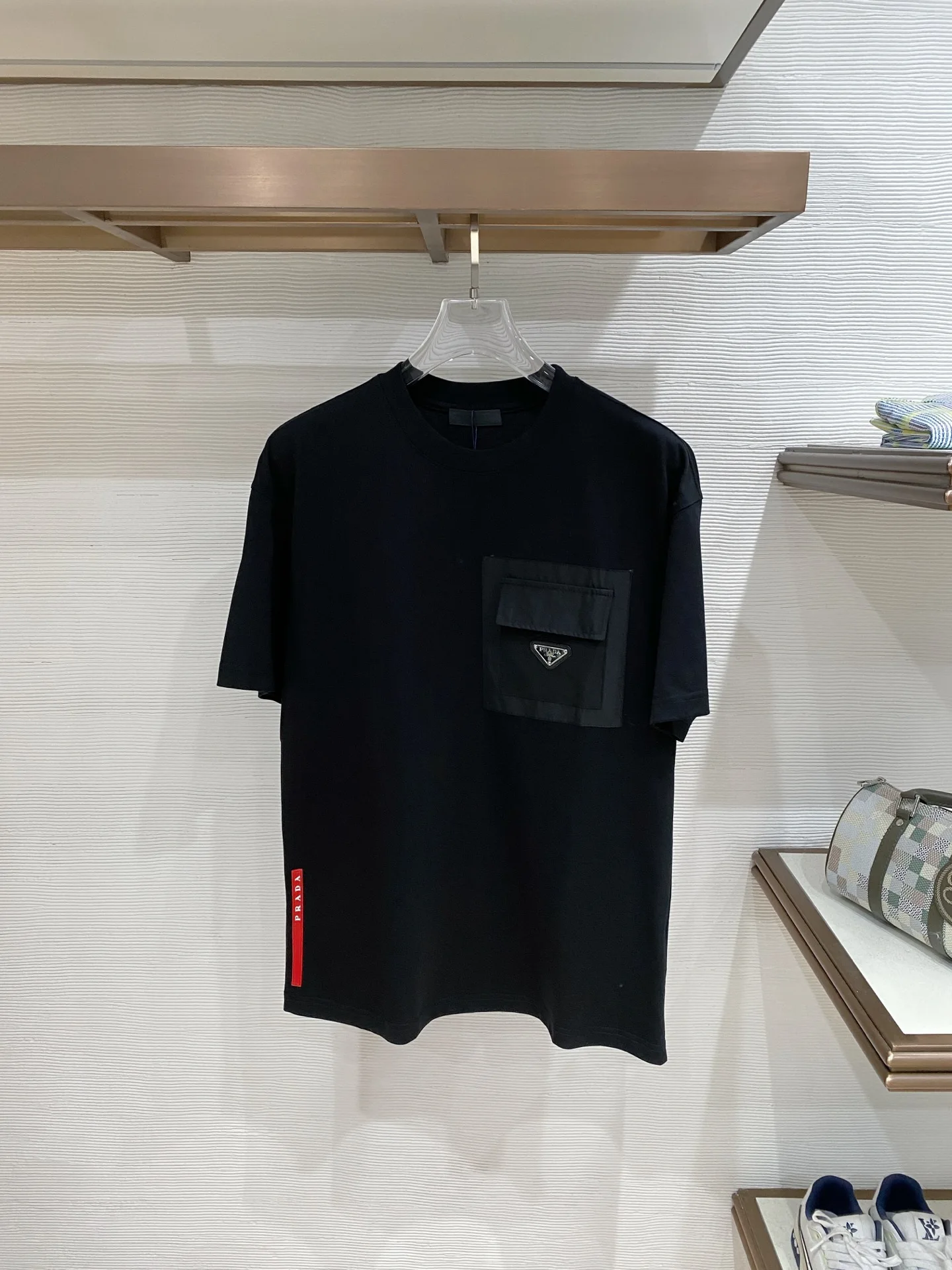 Prada Latest men s short-sleeve round-neck T-shirt Prada Latest men s short-sleeve round-neck T-shirt