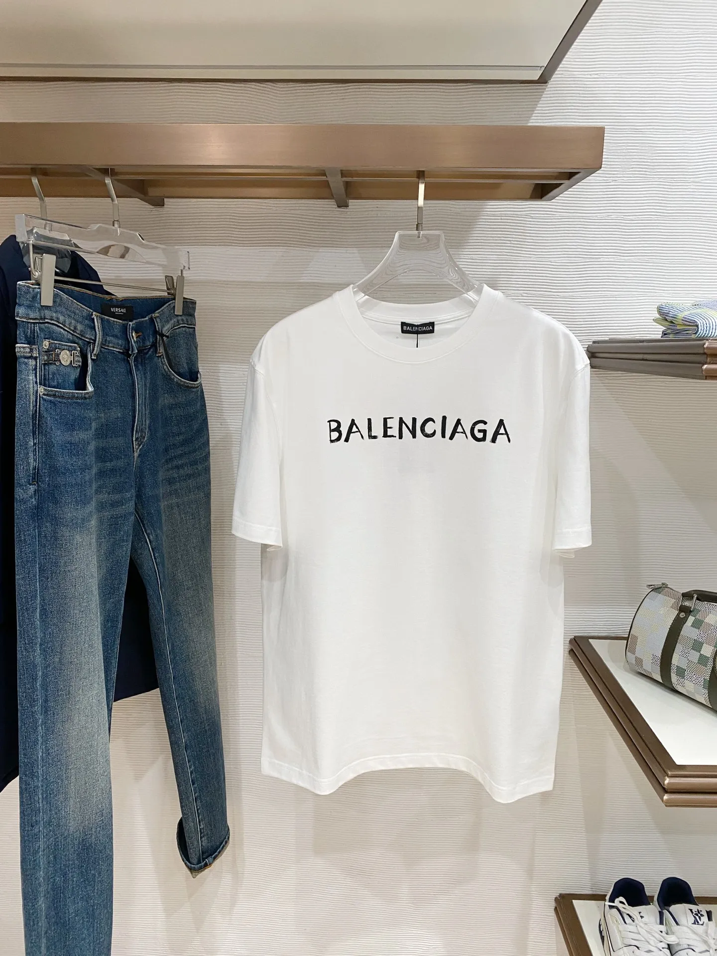 Balenciaga Latest men s short-sleeve round-neck T-shirt Balenciaga Latest men s short-sleeve round-neck T-shirt