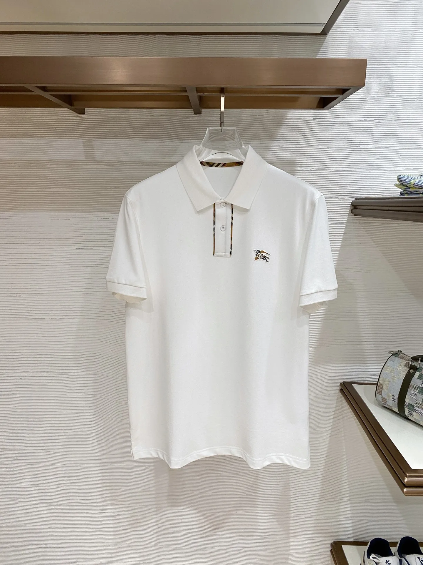 Burberry Latest men s short-sleeve round neck T-shirt Burberry Latest men s short-sleeve round neck T-shirt