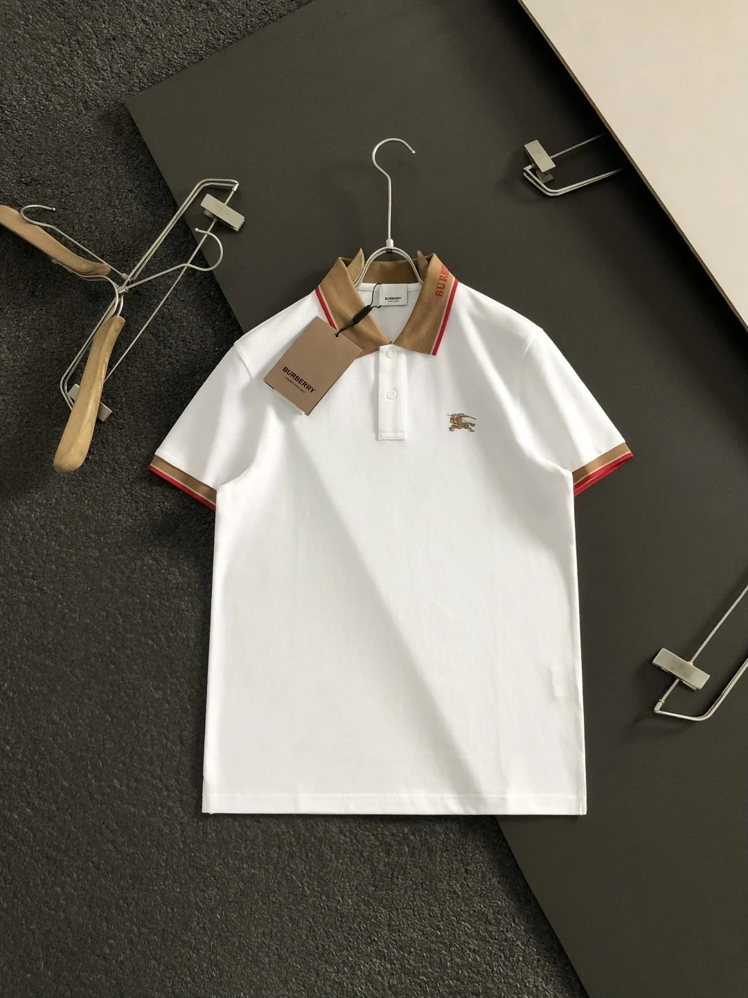 Burberry Black Coffee Color-Blocked Knight 3D Embroidered Short Sleeve for Spring and Summer