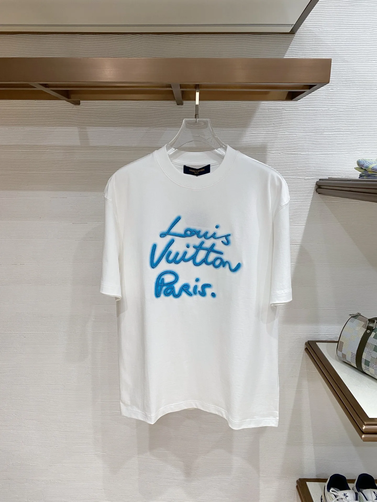 Louis Vuitton Latest men s short-sleeve round-neck T-shirt Louis Vuitton Latest men s short-sleeve round-neck T-shirt