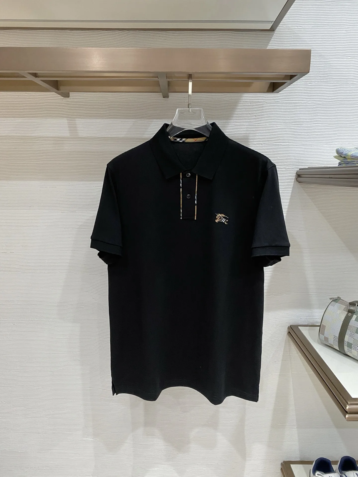 Burberry Latest men s short-sleeve round-neck T-shirt Burberry Latest men s short-sleeve round-neck T-shirt