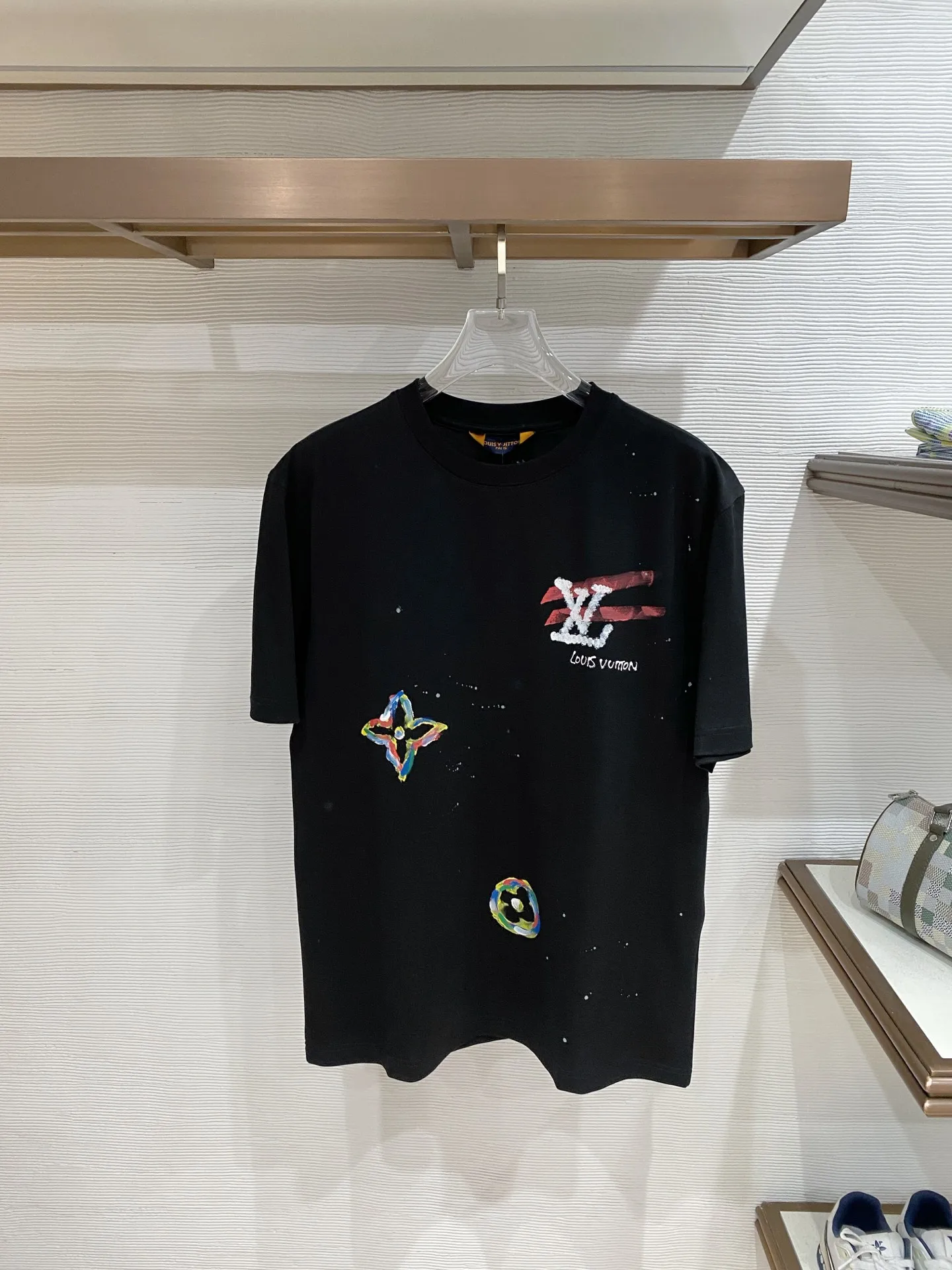 Louis Vuitton Latest men s short-sleeve round-neck T-shirt Louis Vuitton Latest men s short-sleeve round-neck T-shirt