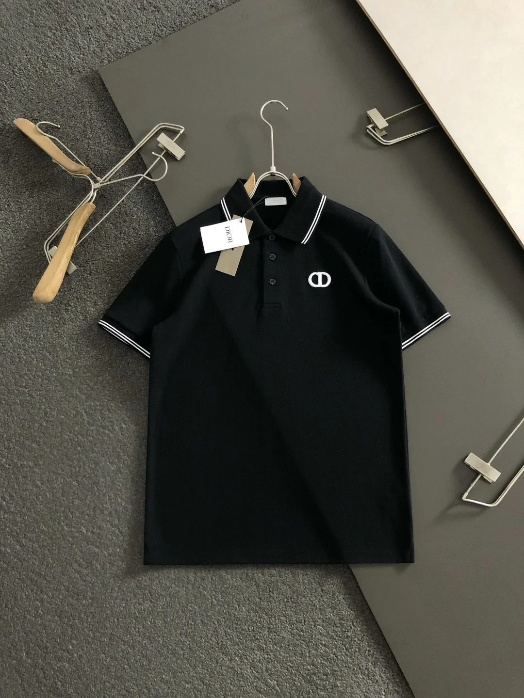 Dior CD three-dimensional embroidery spring and summer short sleeves Dior CD three-dimensional embroidery spring and summer short sleeves