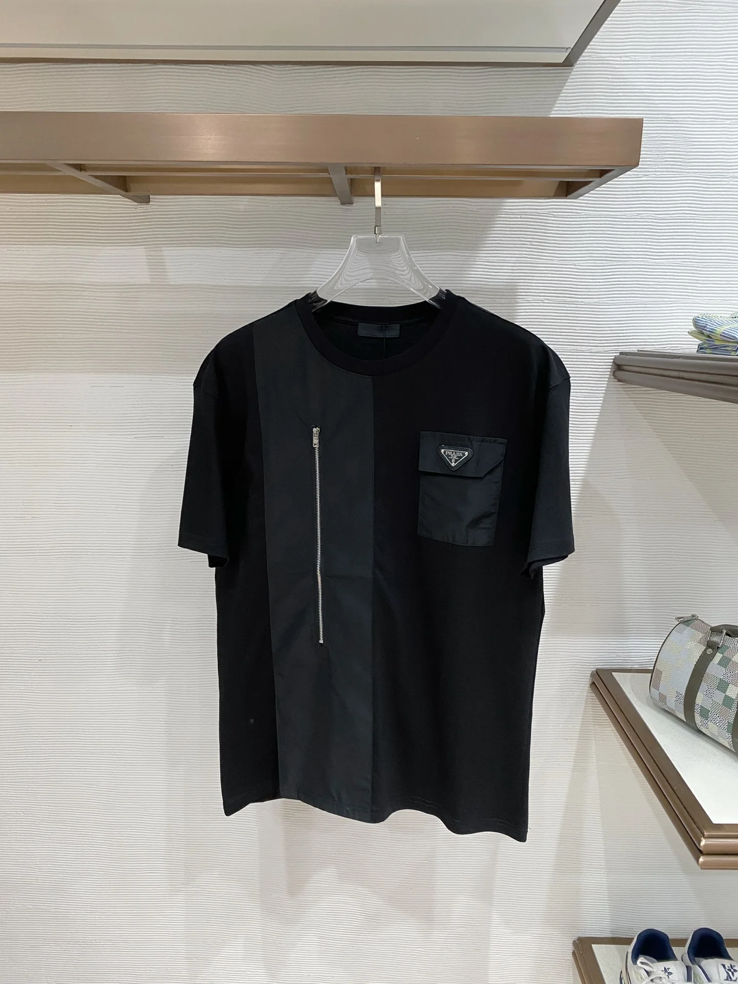 Prada Latest men s short-sleeve round neck T-shirt Prada Latest men s short-sleeve round neck T-shirt