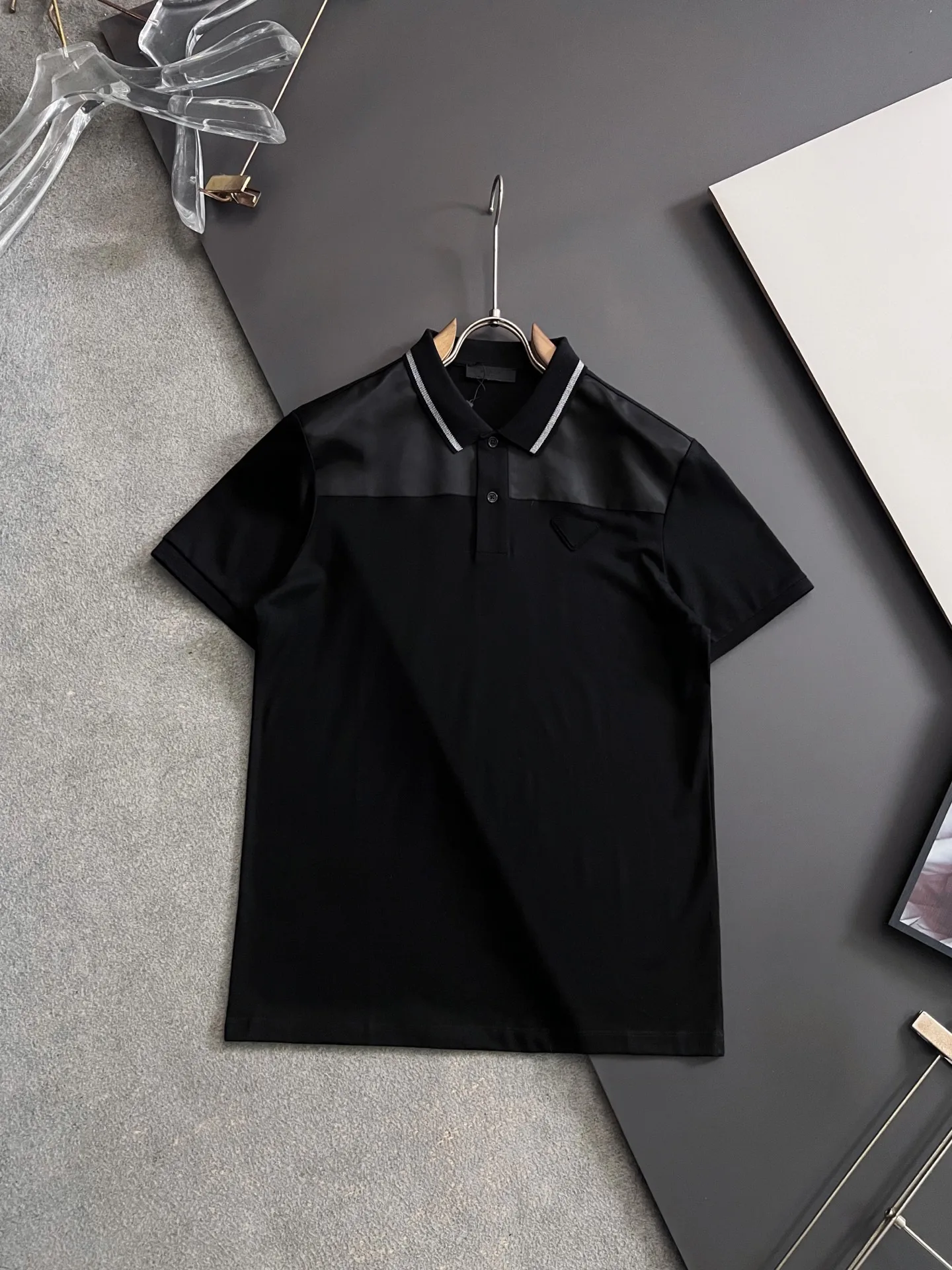 Prada Spring and summer new men s short-sleeve Polo shirt Prada Spring and summer new men s short-sleeve Polo shirt