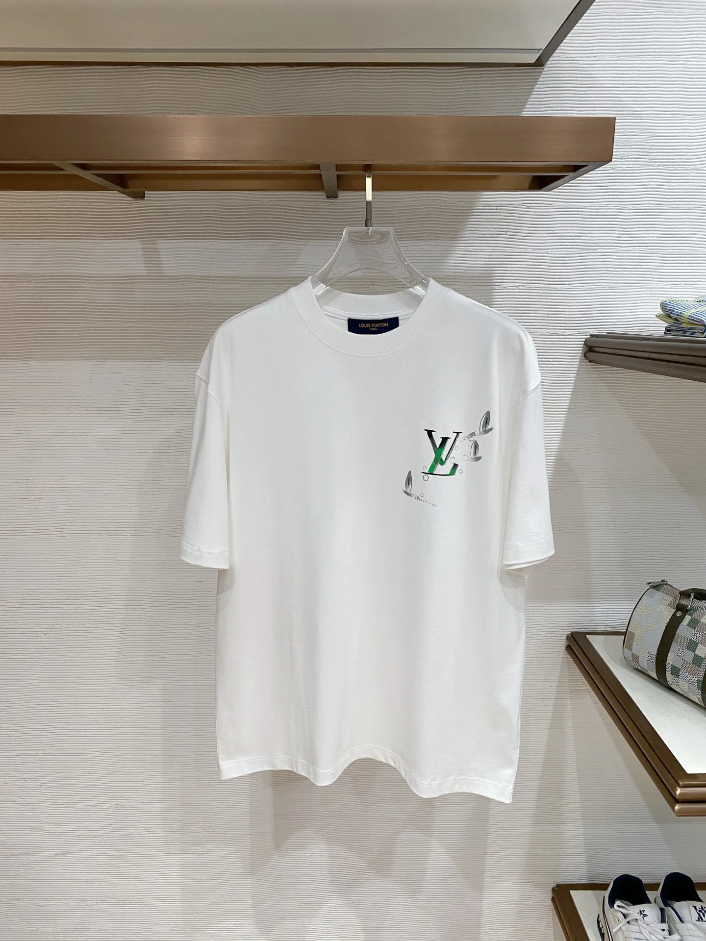 Louis Vuitton Latest men s short-sleeve round-neck T-shirt Louis Vuitton Latest men s short-sleeve round-neck T-shirt