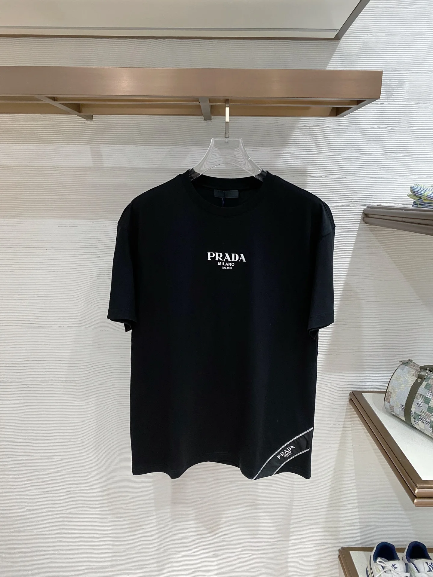 Prada Latest men s short-sleeve round neck T-shirt Prada Latest men s short-sleeve round neck T-shirt