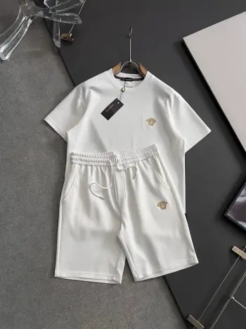 Spring and summer latest short-sleeve T-shirt and shorts set. Replica Versace Tshirts and Polos