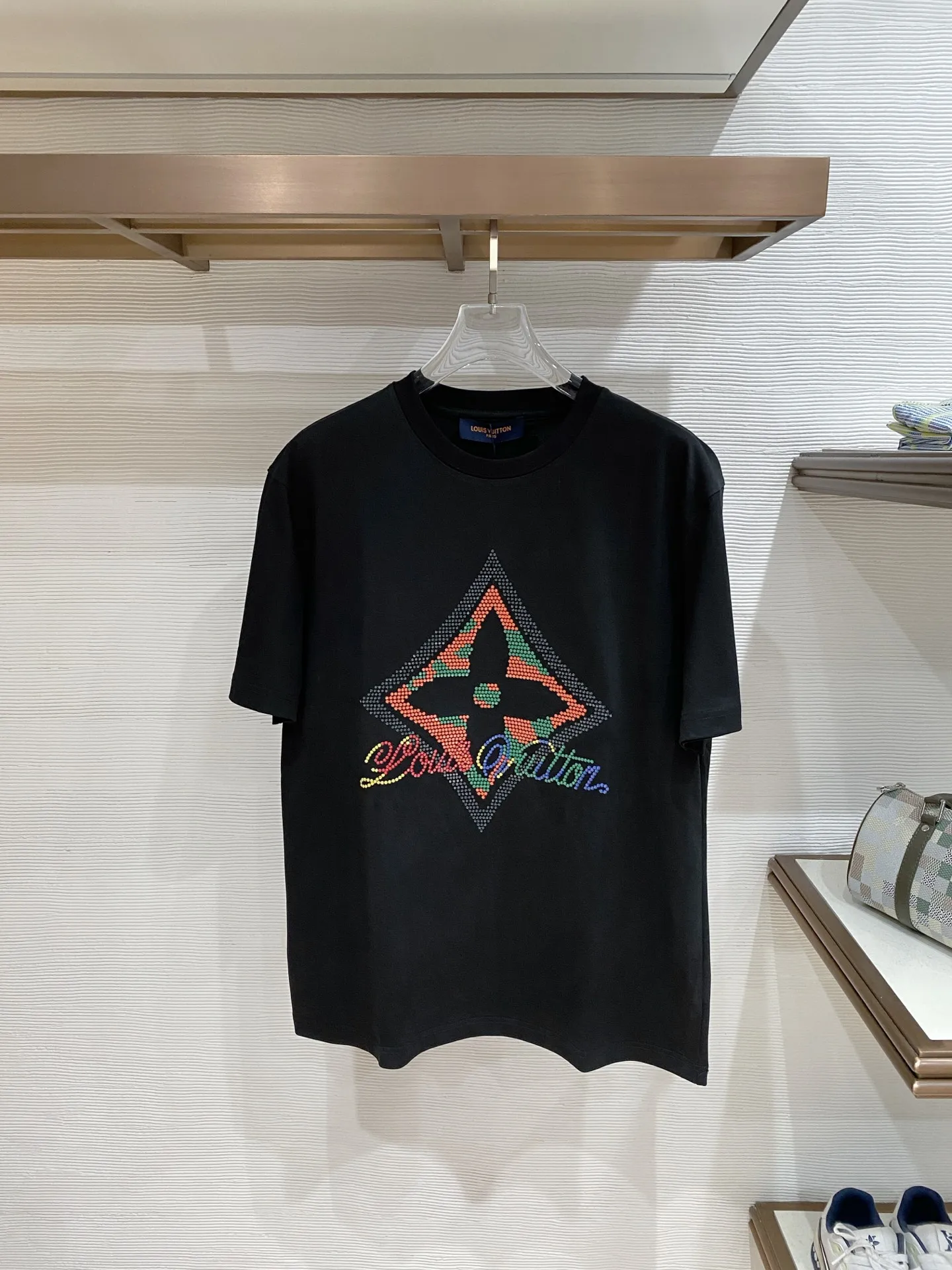 Louis Vuitton Latest men s short-sleeve round-neck T-shirt Louis Vuitton Latest men s short-sleeve round-neck T-shirt