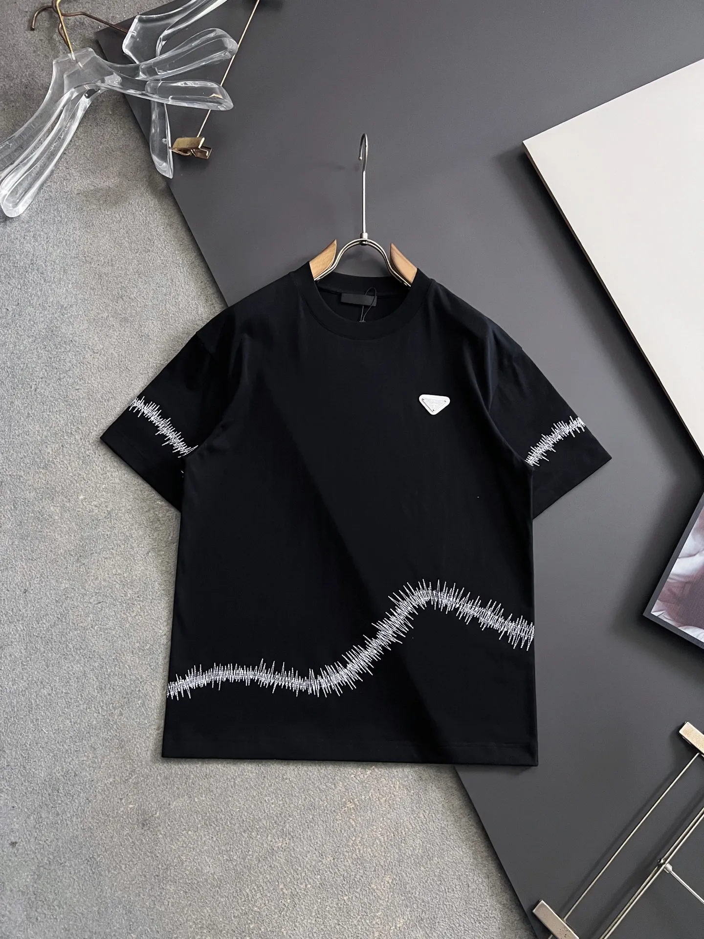 Prada Pure cotton double yarn hot-selling men s short-sleeve T-shirt Prada Pure cotton double yarn hot-selling men s short-sleeve T-shirt