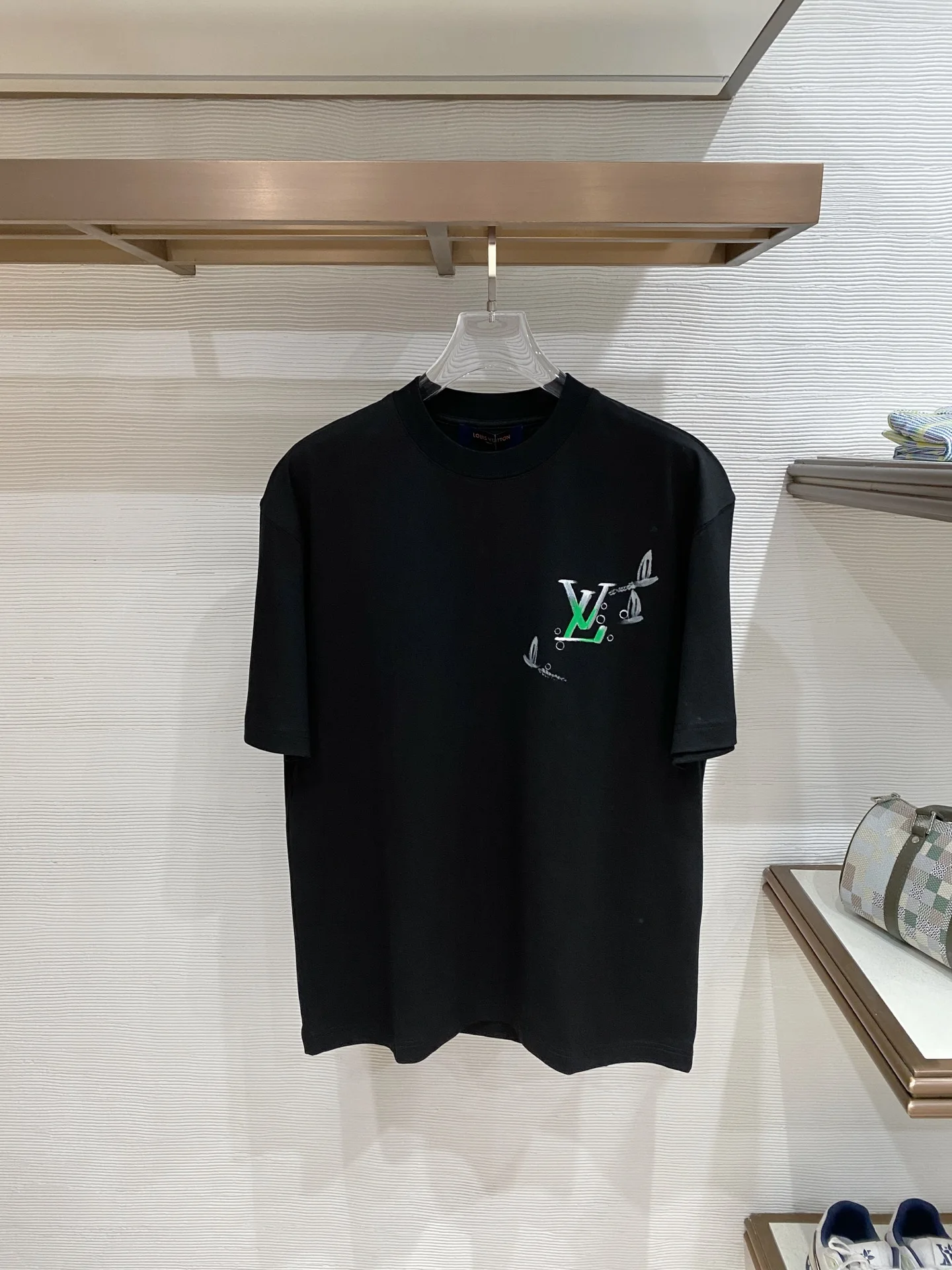 Louis Vuitton Latest men s short-sleeve round-neck T-shirt Louis Vuitton Latest men s short-sleeve round-neck T-shirt