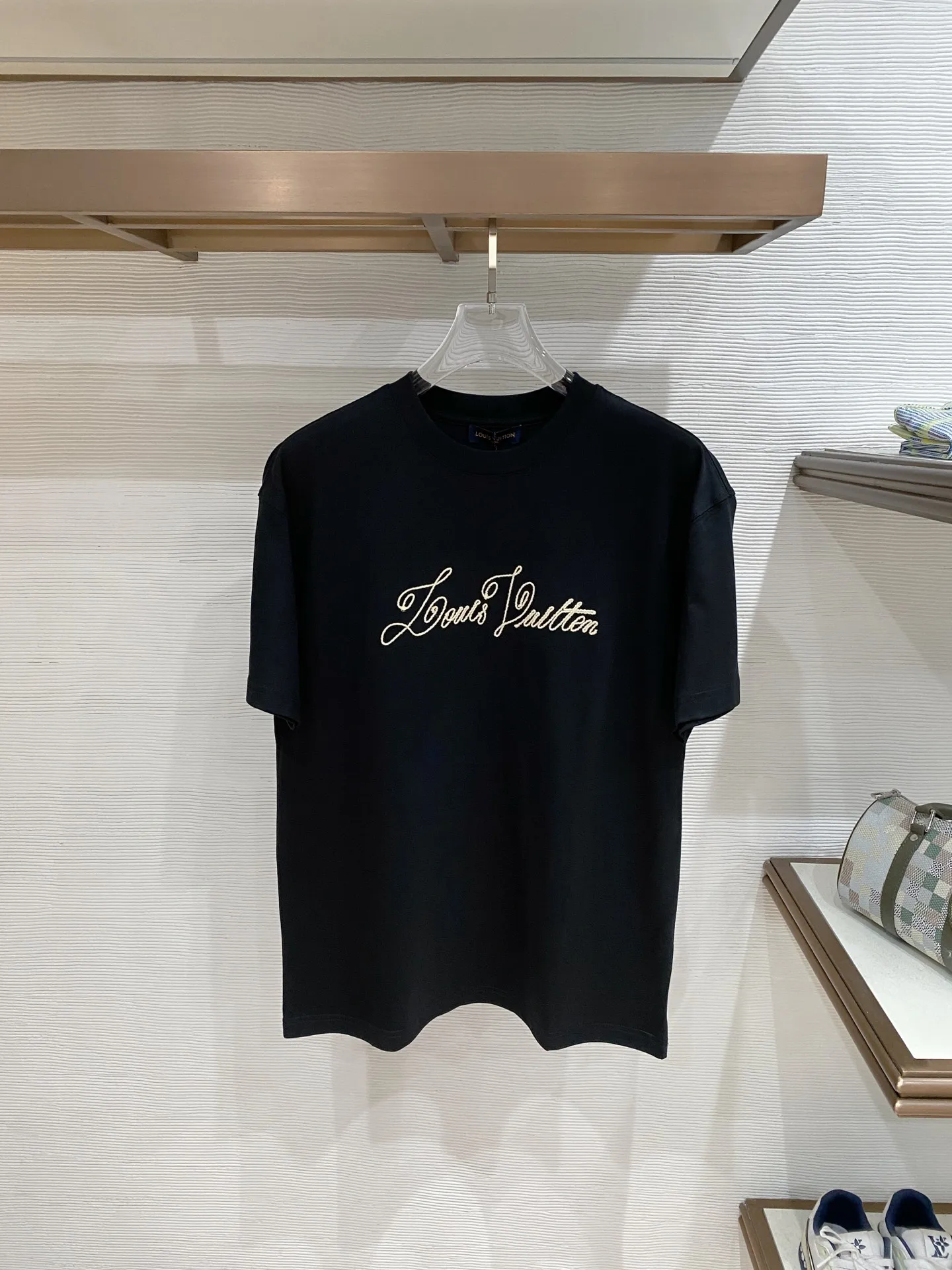 Louis Vuitton Latest men s short-sleeve round-neck T-shirt Louis Vuitton Latest men s short-sleeve round-neck T-shirt
