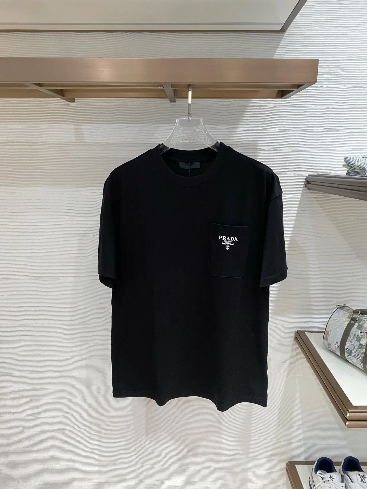 Prada Latest men s short-sleeve round-neck T-shirt Prada Latest men s short-sleeve round-neck T-shirt