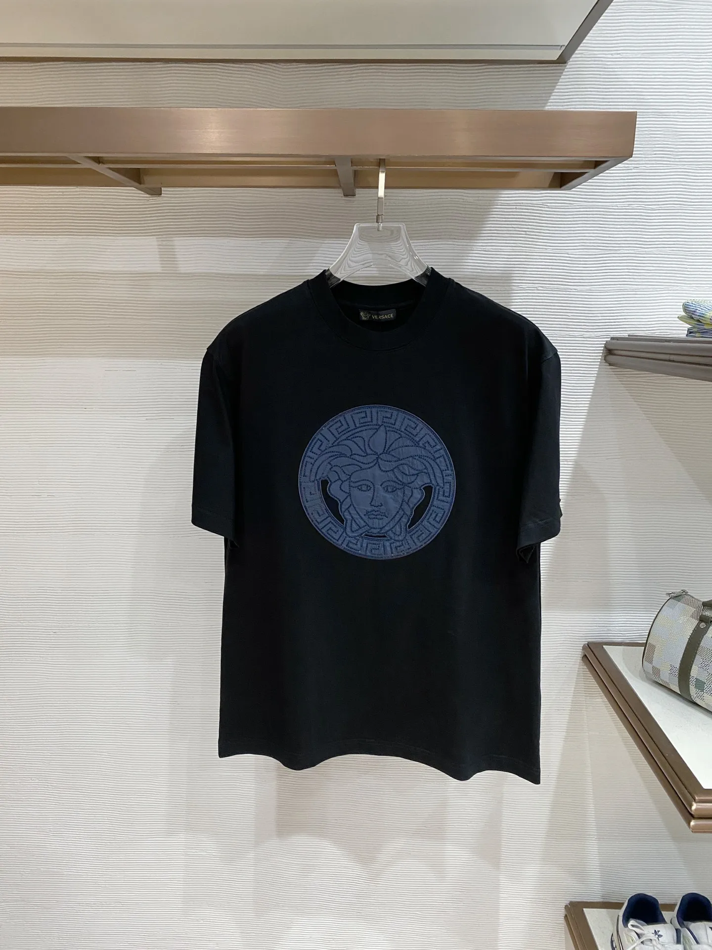 Versace Latest men s short-sleeve round-neck T-shirt Versace Latest men s short-sleeve round-neck T-shirt