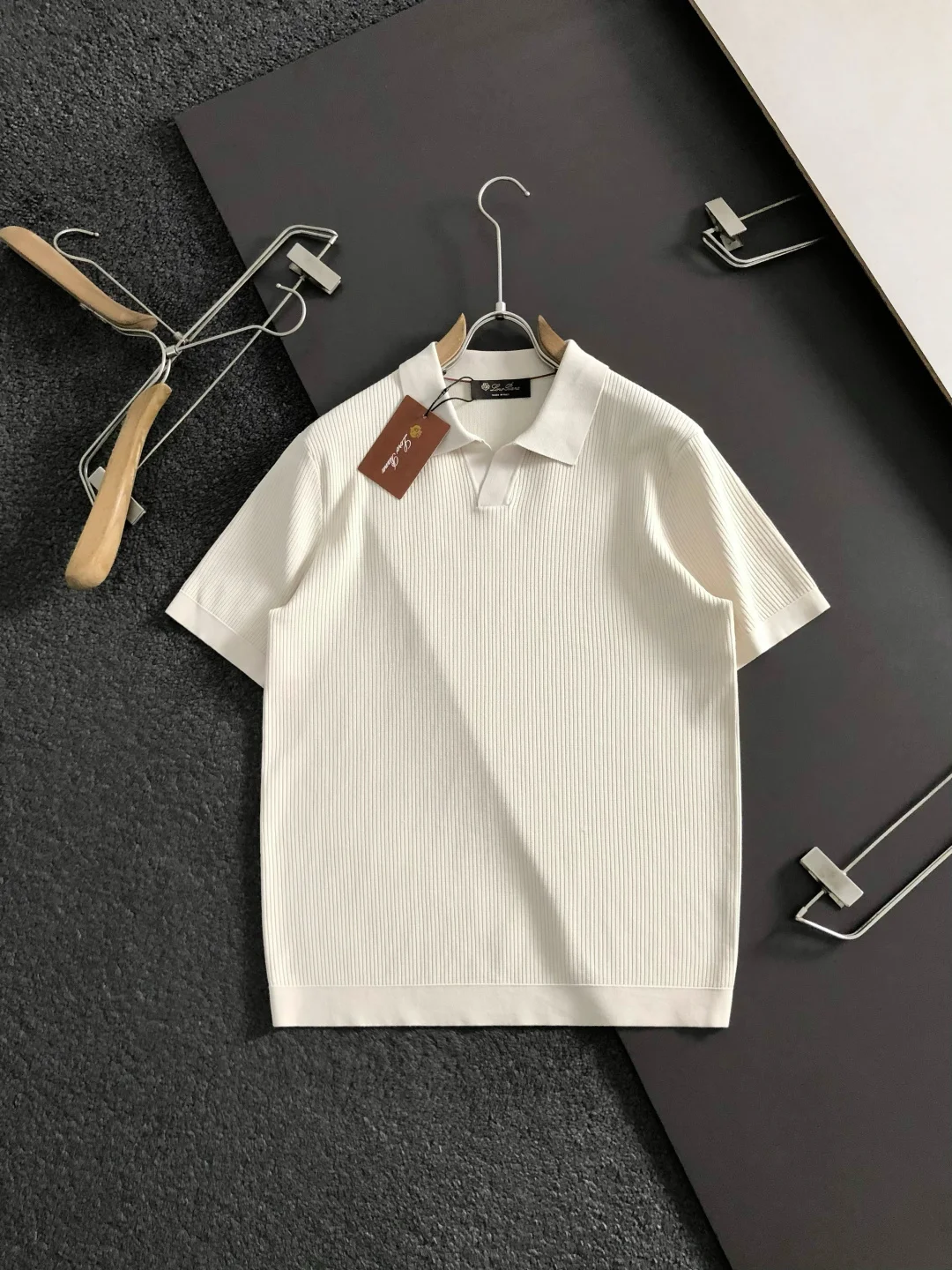 Loro Piana Spring and summer new solid color striped round neck short sleeve. Loro Piana Spring and summer new solid color striped round neck short sleeve.