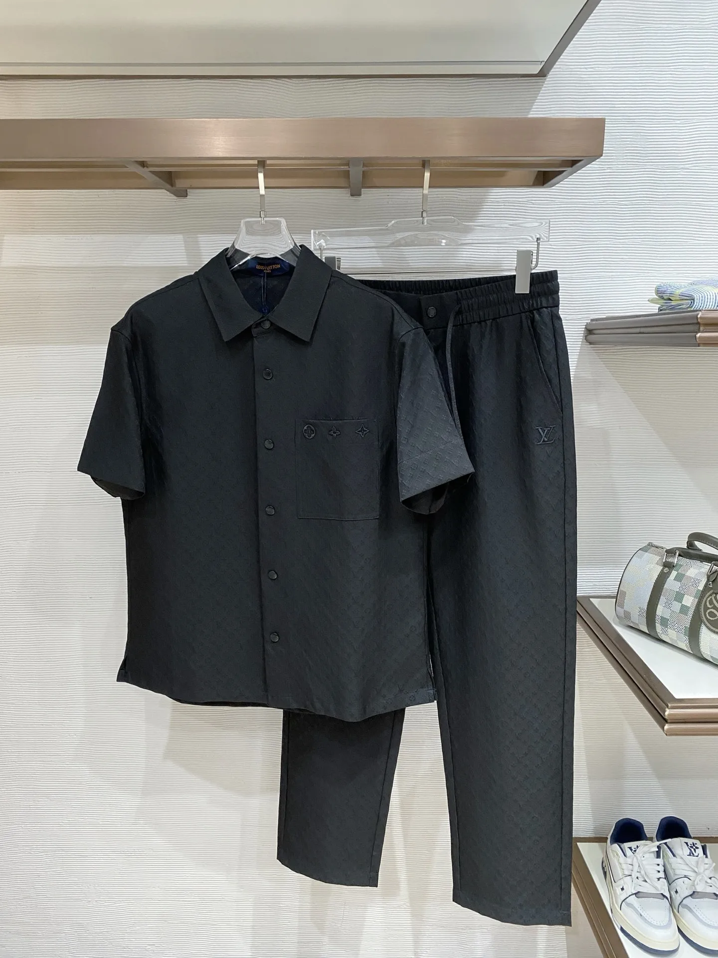 Louis Vuitton Spring short-sleeve suit
