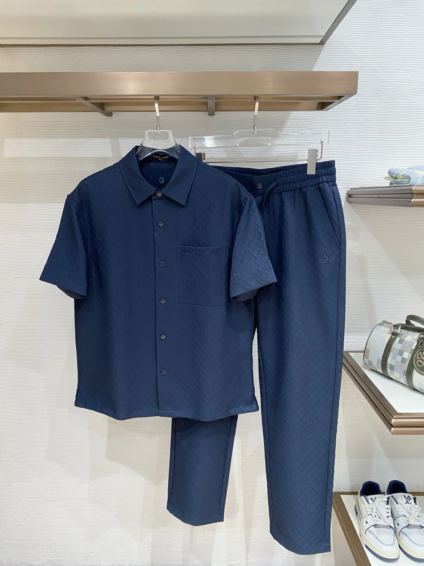 Louis Vuitton Spring short-sleeve suit