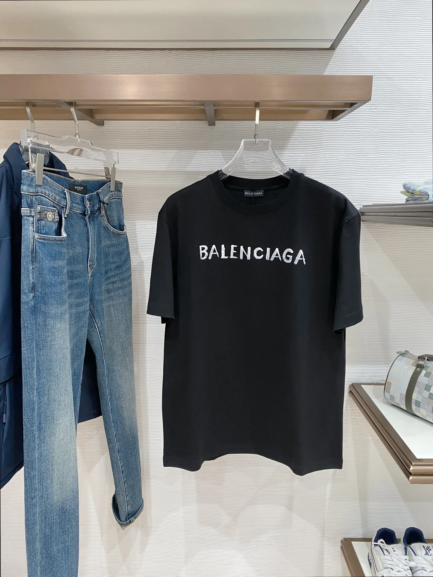 Balenciaga Latest men s short-sleeve round-neck T-shirt Balenciaga Latest men s short-sleeve round-neck T-shirt
