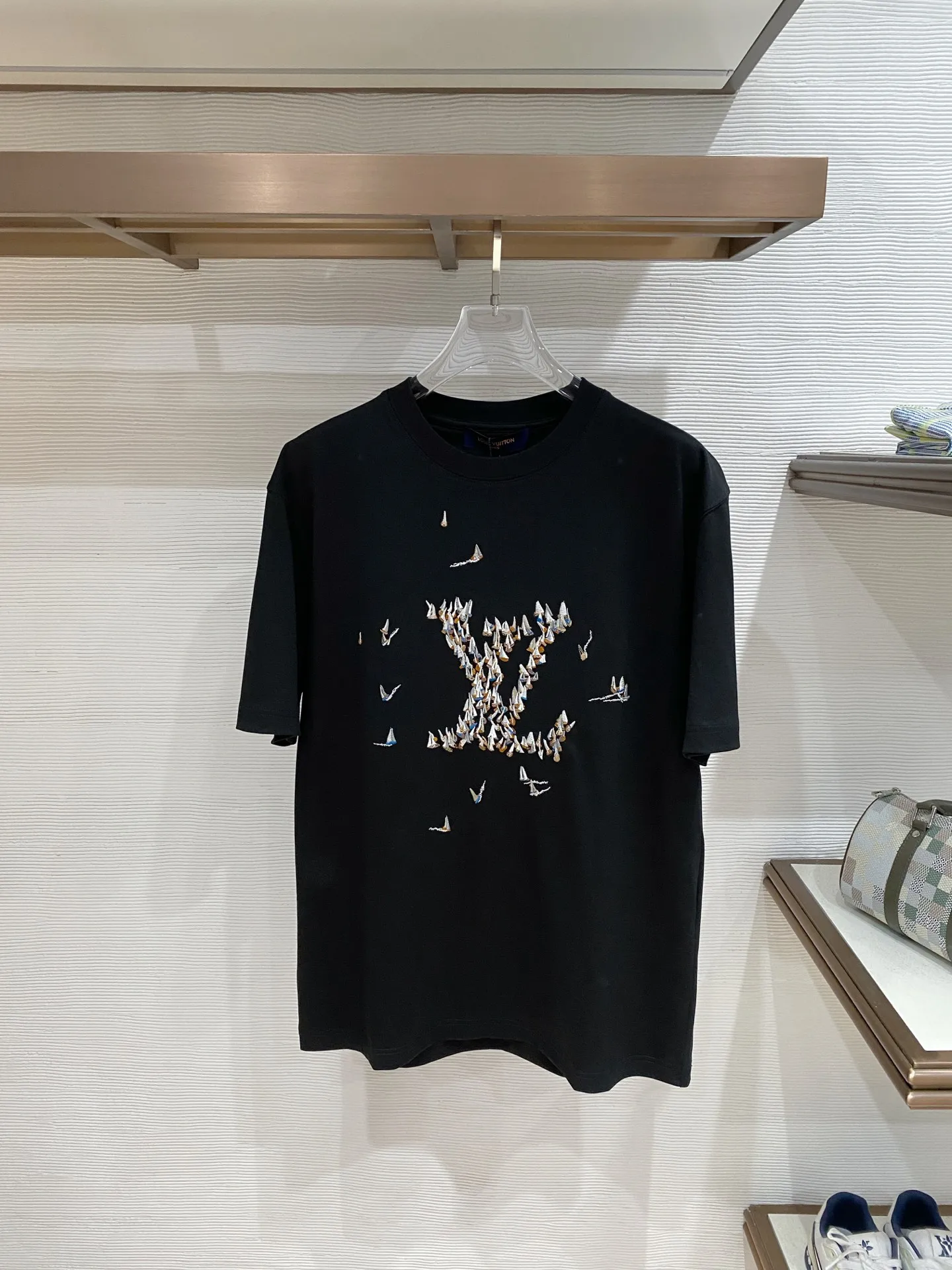 Louis Vuitton Latest men s short-sleeve round-neck T-shirt Louis Vuitton Latest men s short-sleeve round-neck T-shirt