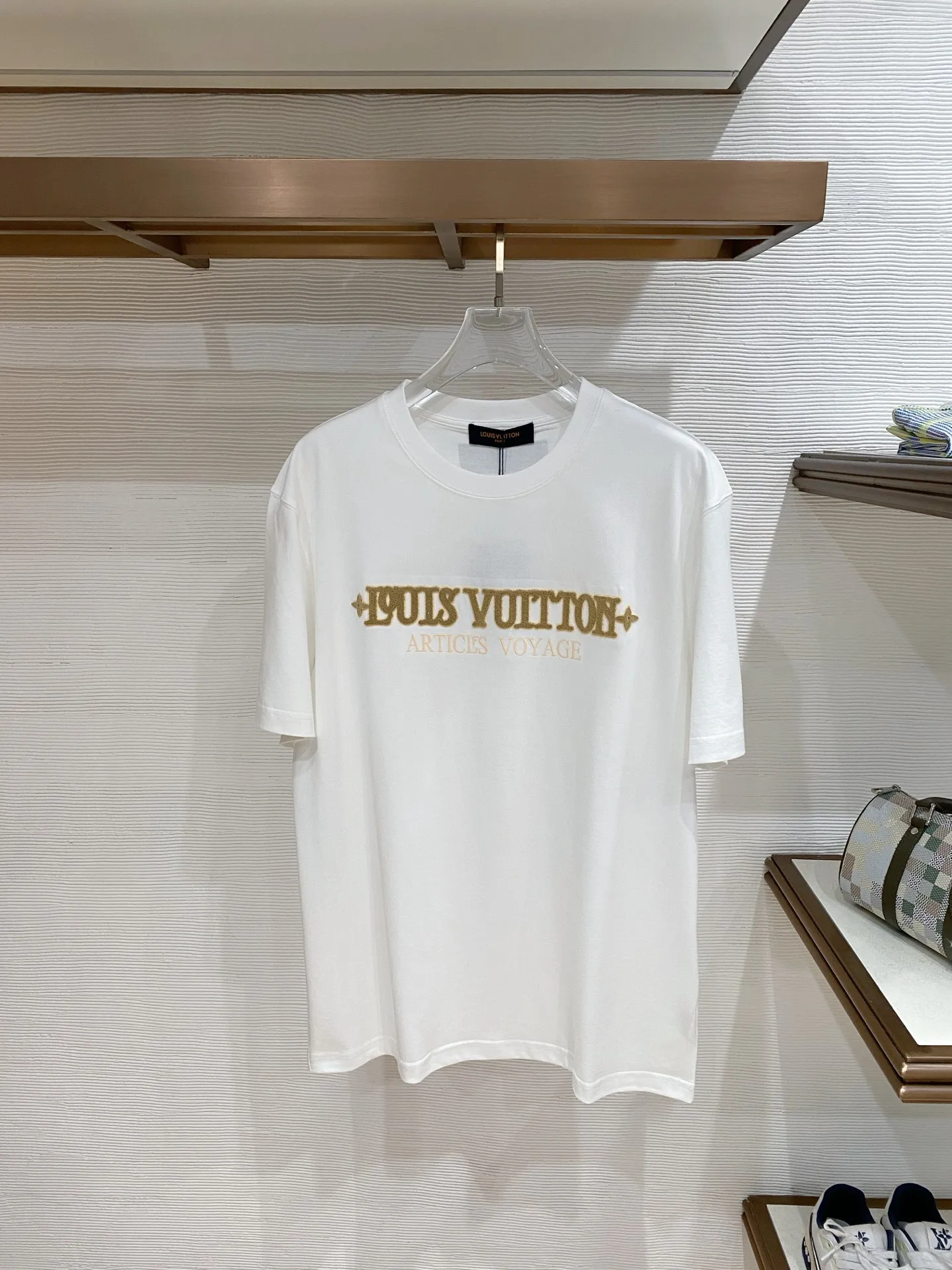Louis Vuitton Latest men s short-sleeve round neck T-shirt Louis Vuitton Latest men s short-sleeve round neck T-shirt