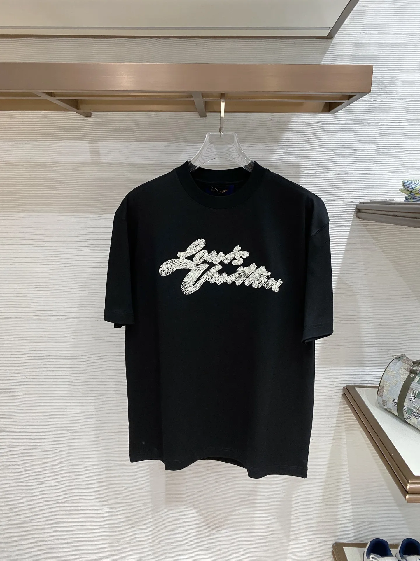 Louis Vuitton Latest men s short-sleeve round-neck T-shirt Louis Vuitton Latest men s short-sleeve round-neck T-shirt