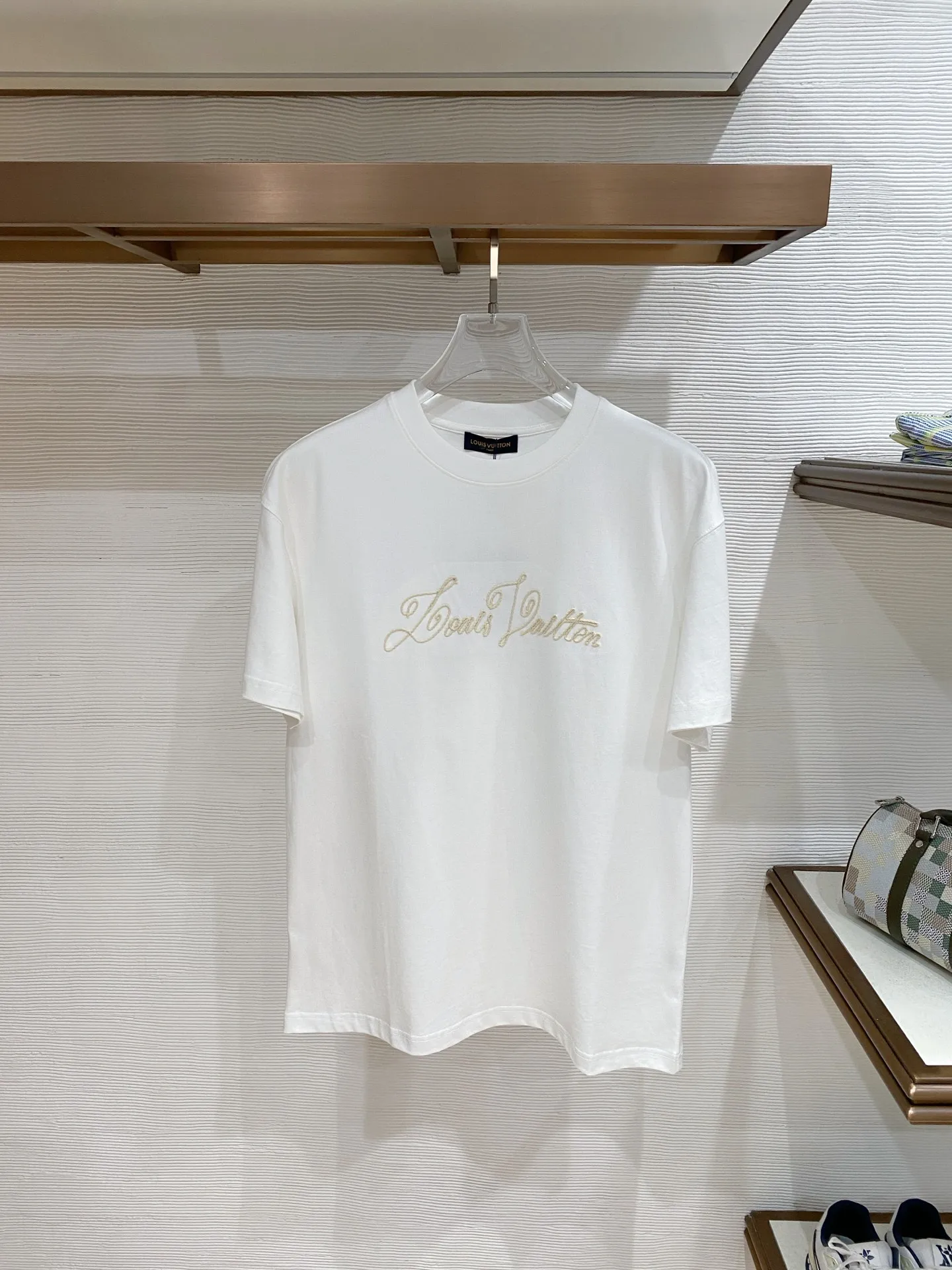 Louis Vuitton Latest men s short-sleeve round-neck T-shirt Louis Vuitton Latest men s short-sleeve round-neck T-shirt