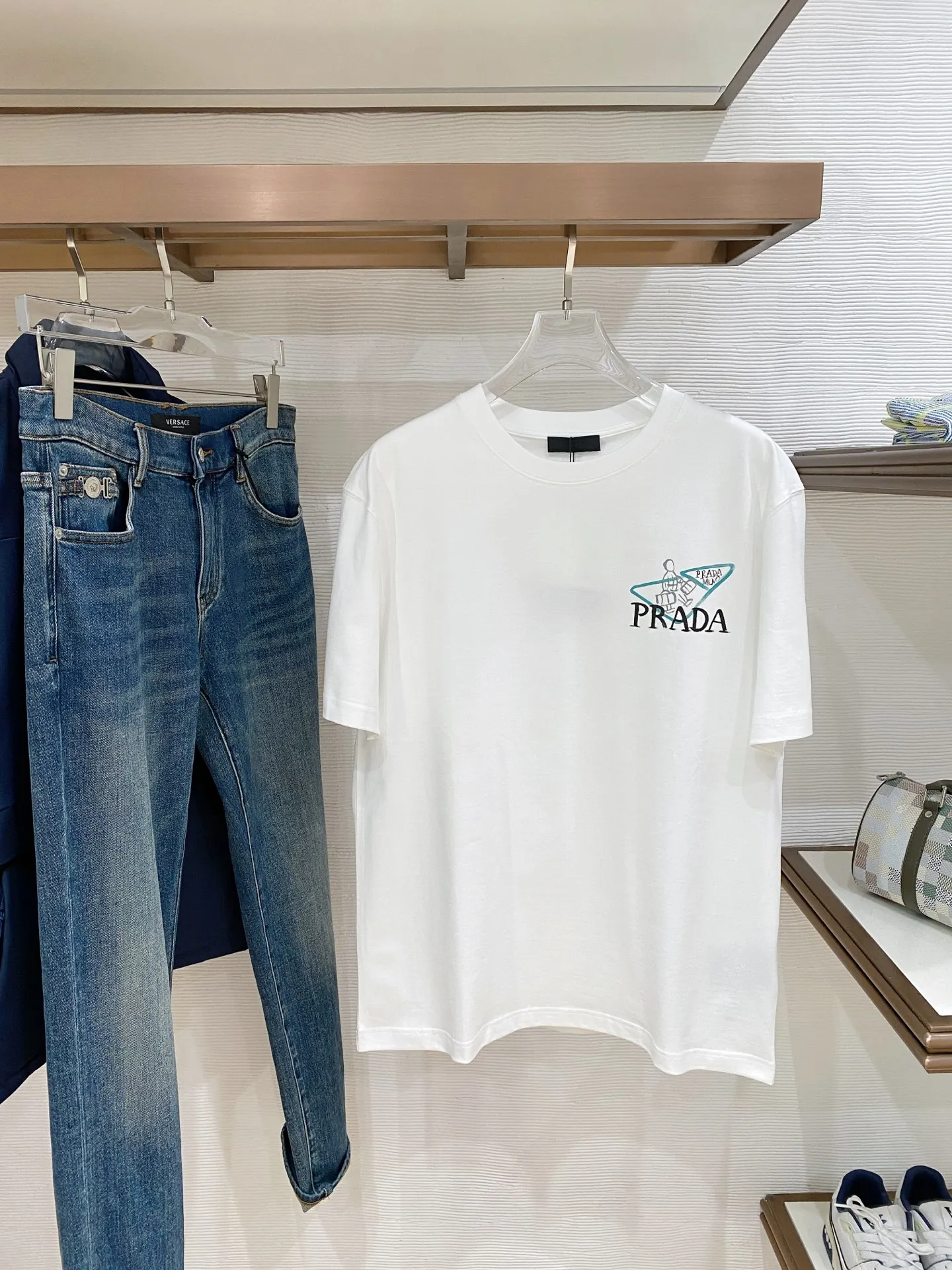 Prada Latest men s short-sleeve round-neck T-shirt Prada Latest men s short-sleeve round-neck T-shirt